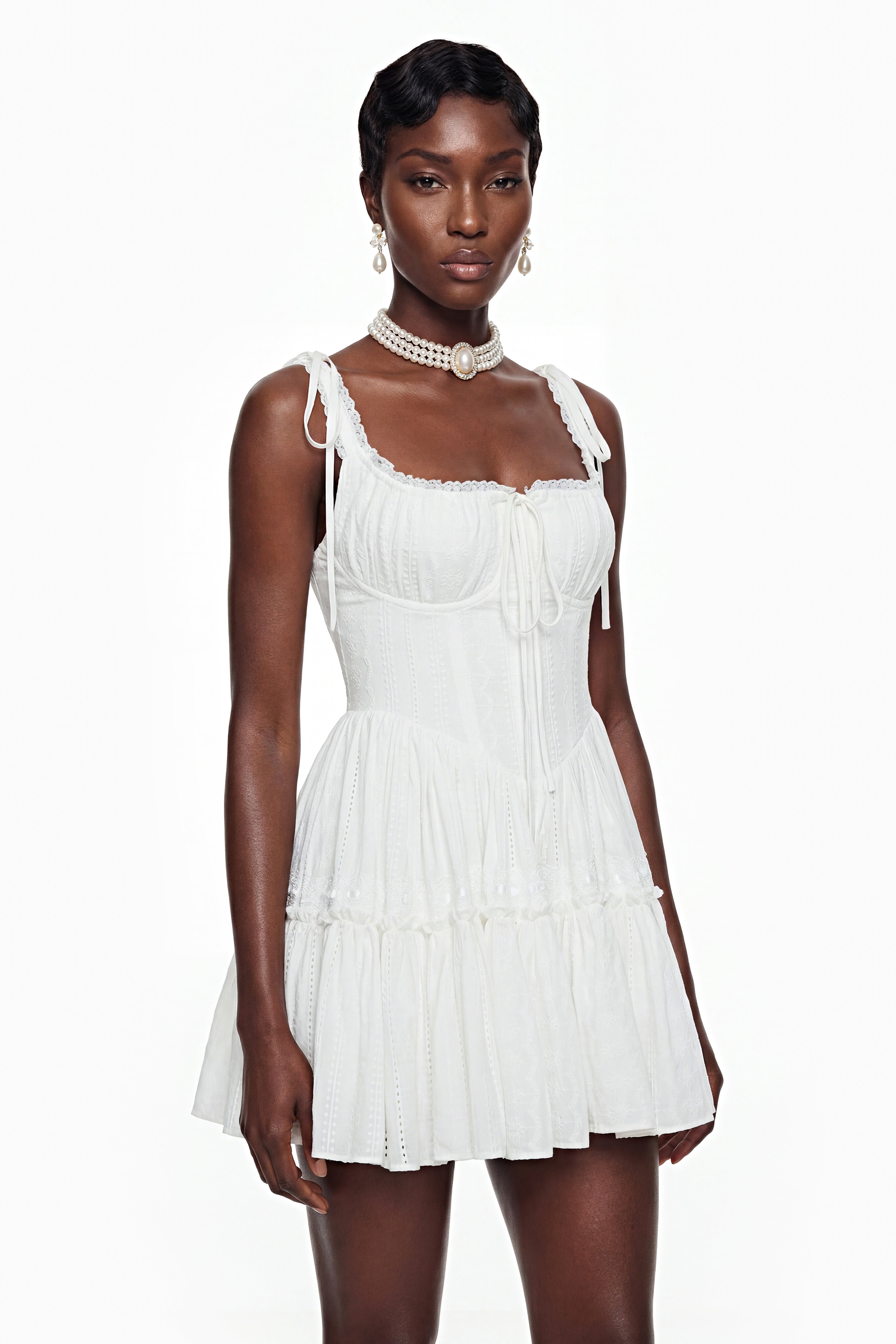 Lente Weißes Minikleid mit Rüschen und Spitze