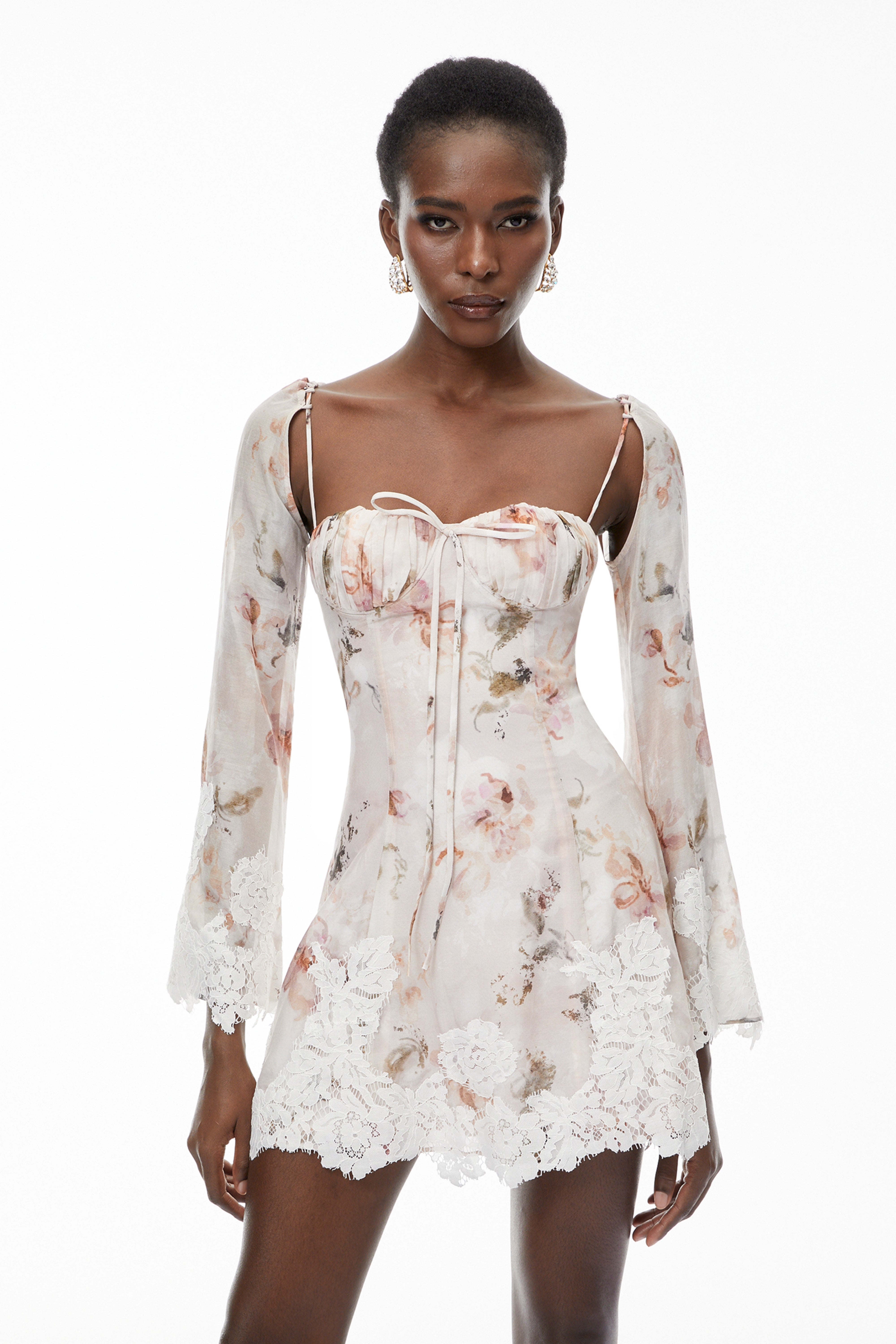 Lourdes – Minikleid in Rosa mit Blumenmuster und Spitzenbesatz