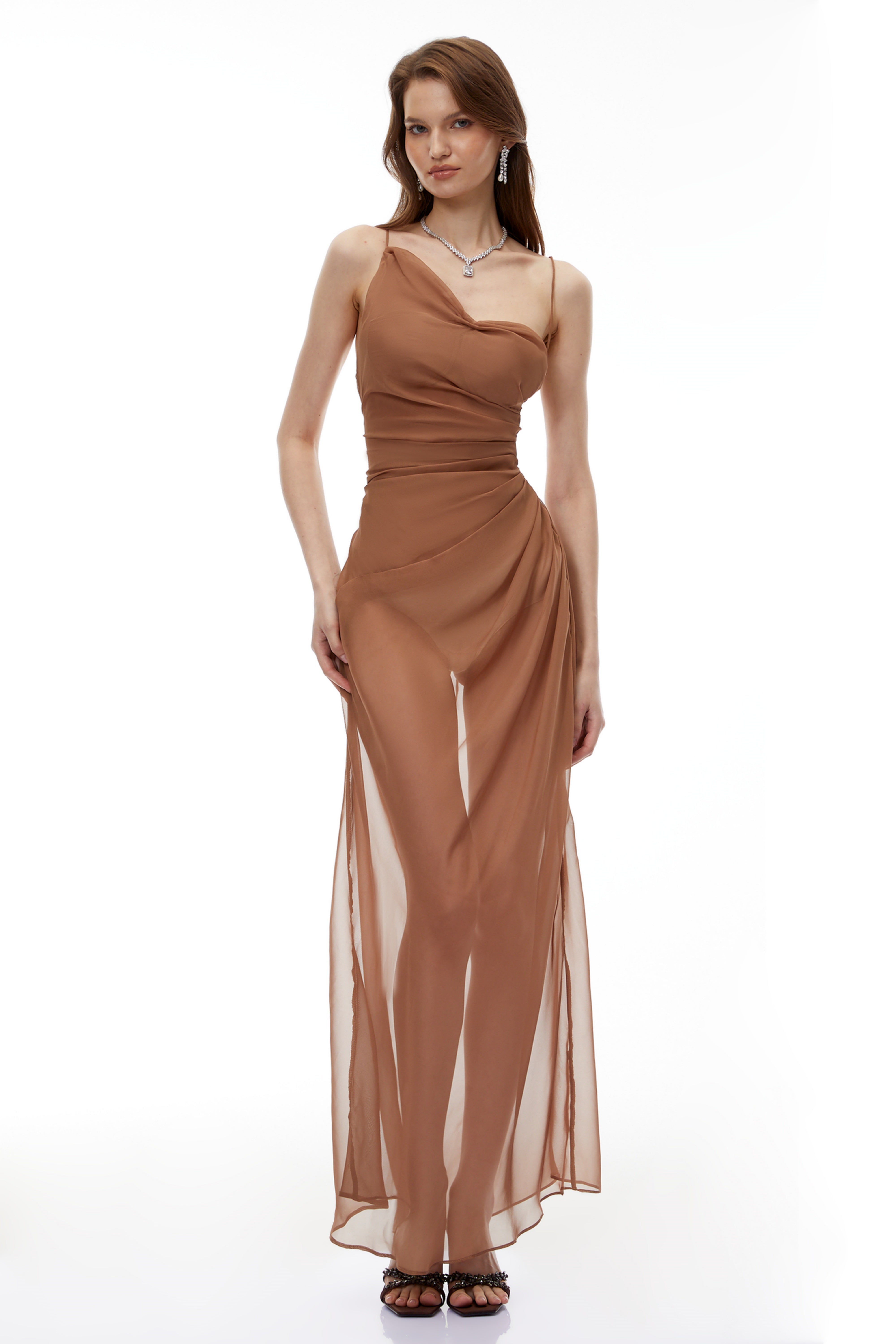 فستان طويل شبه شفاف بزخارف مجمعة من Ludmila Camel