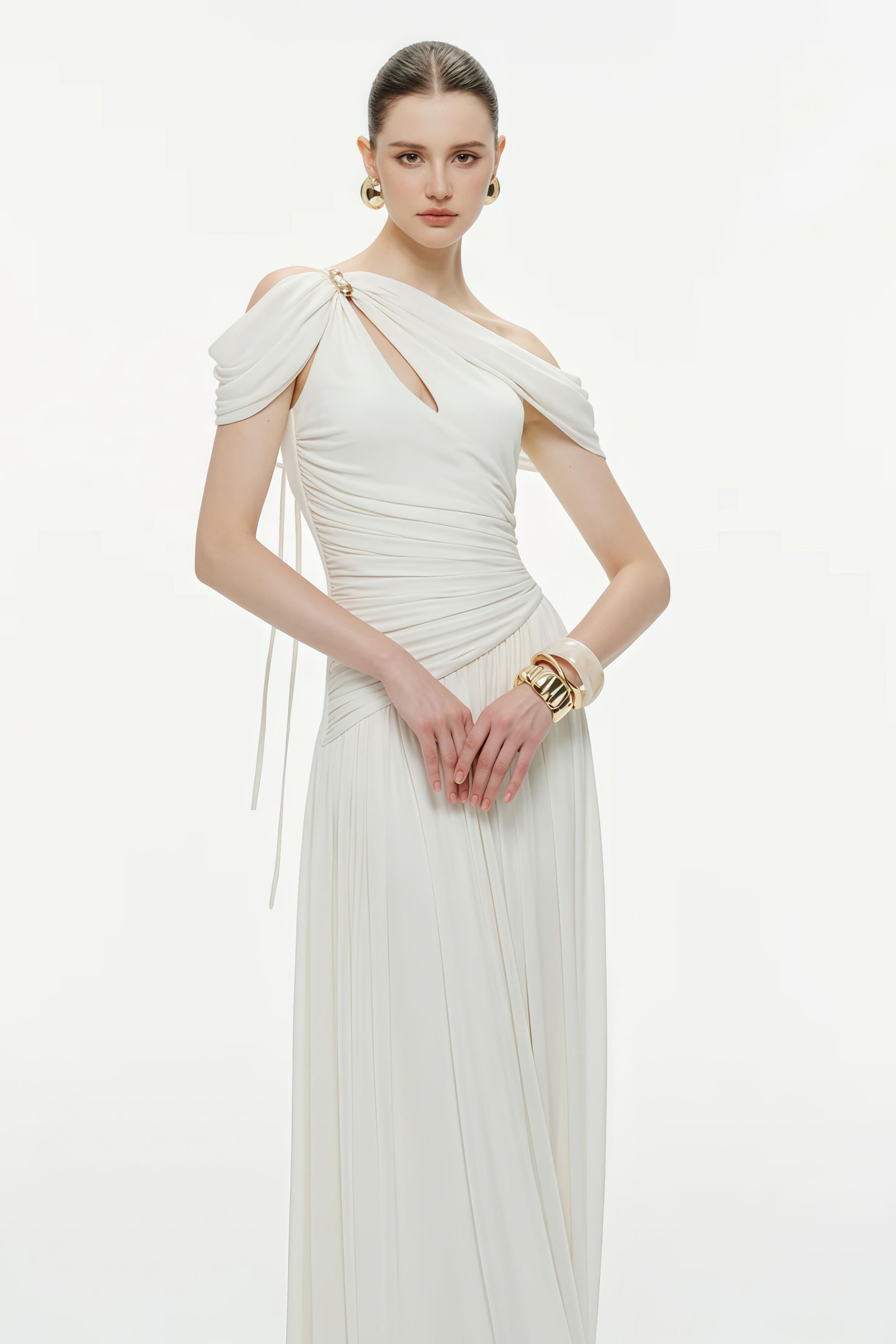 Sigrun Weißes asymmetrisches Maxikleid mit Raffungen