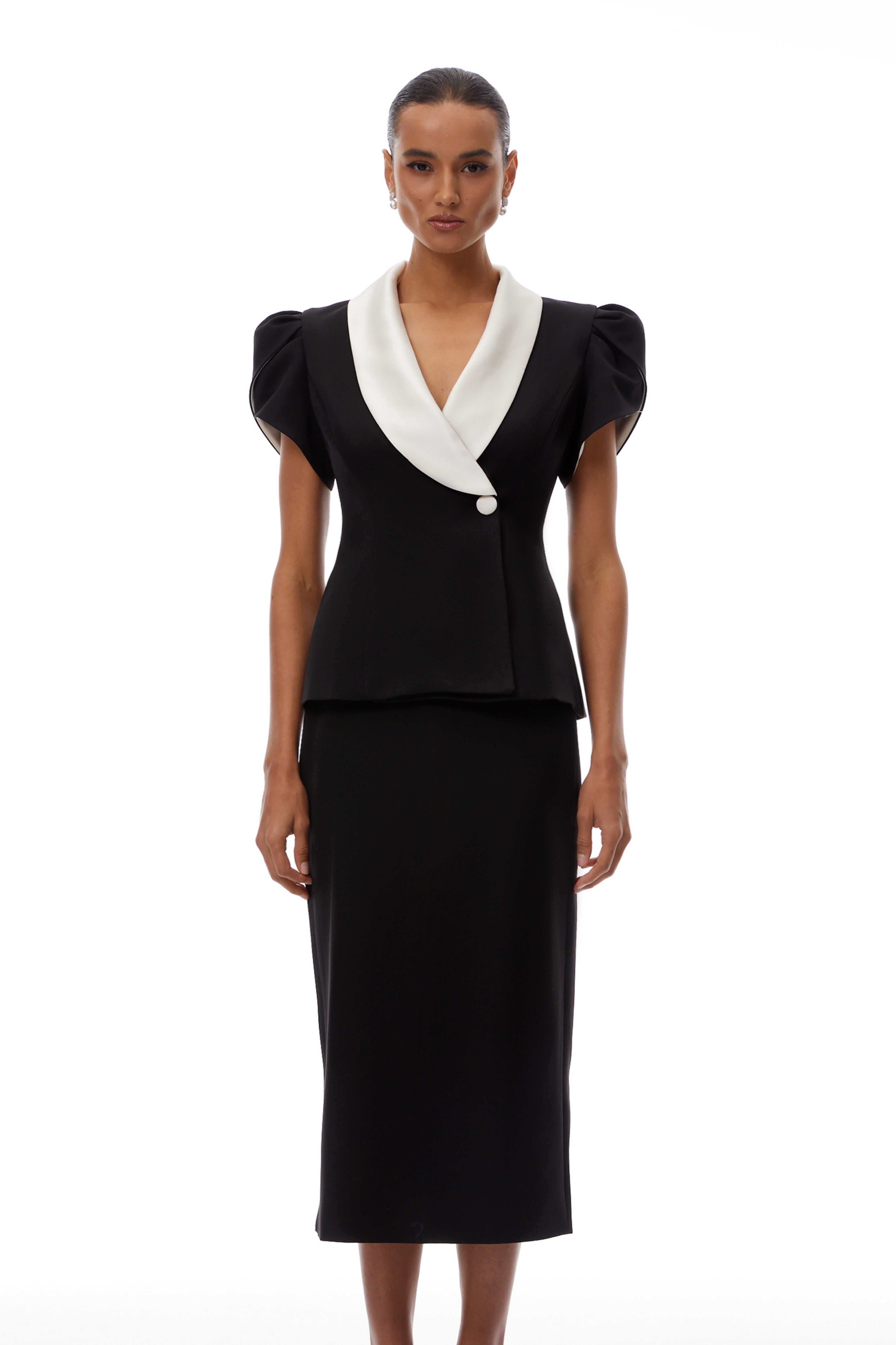 طقم بلوزة و تنورة ضيقة من أشاريا بتصميم ألوان متداخلة