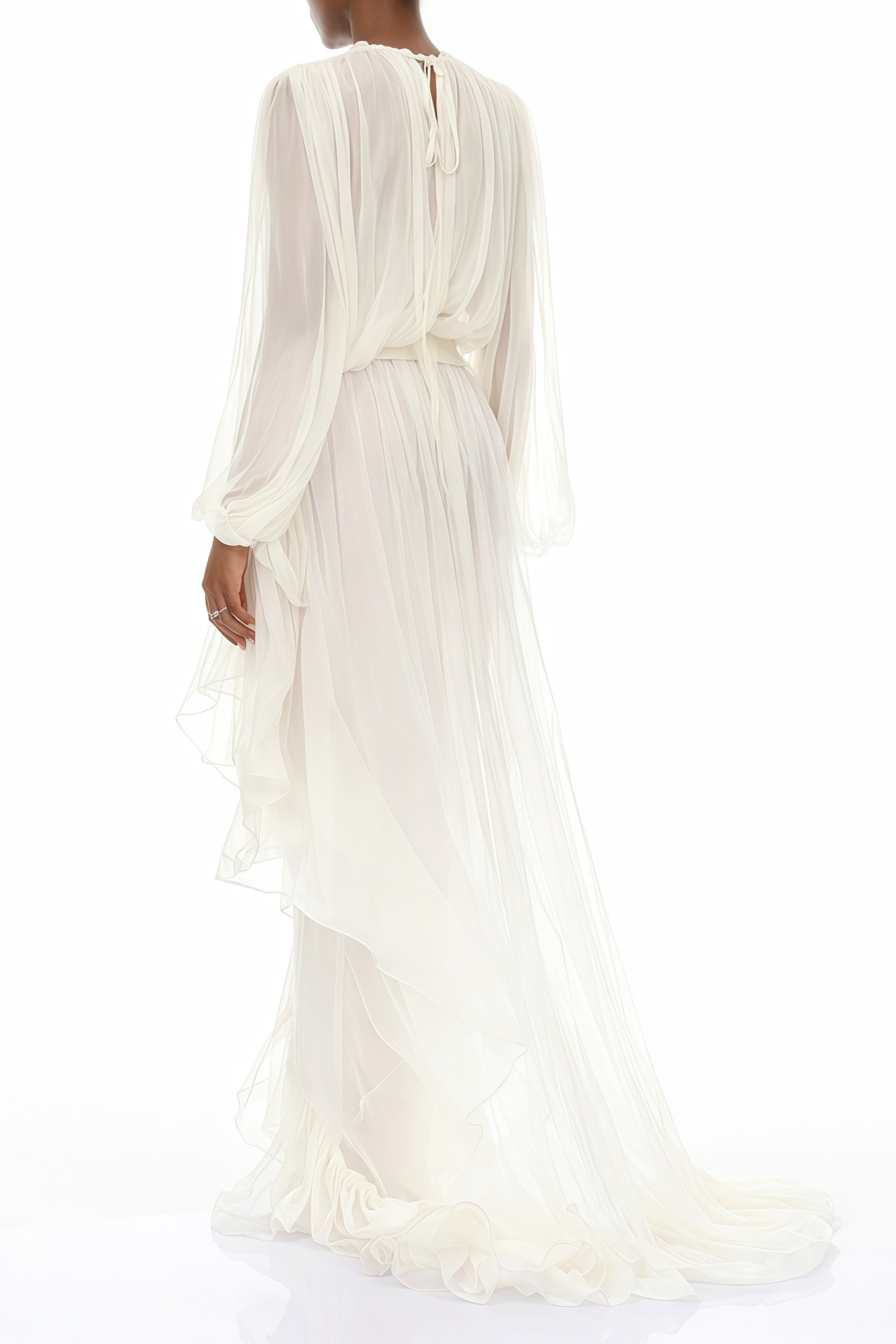 طقم أوندِس من شال فرو أبيض وسترة صوفية وشورت