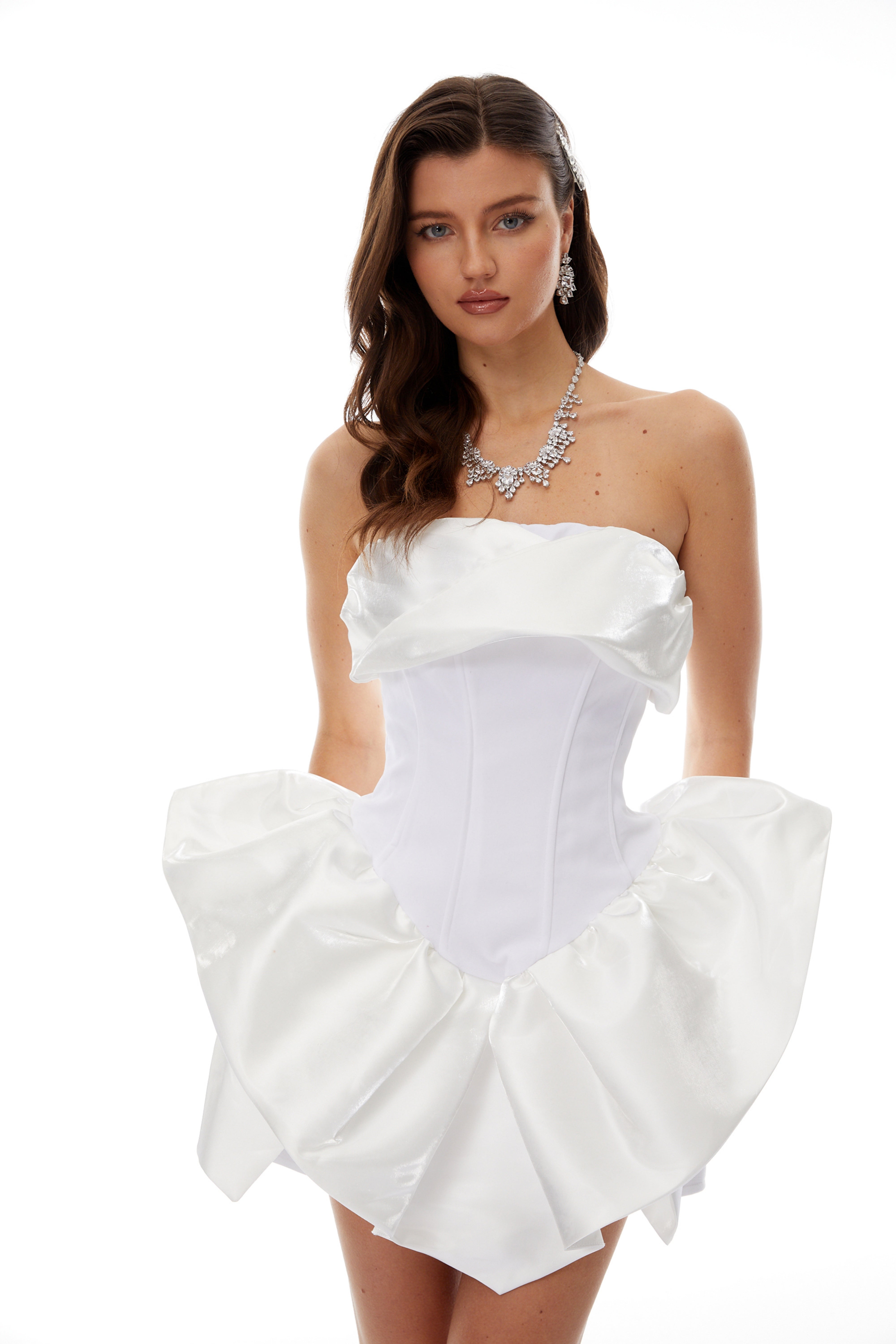 Maialen Weißes asymmetrisches Rüschen-Minikleid