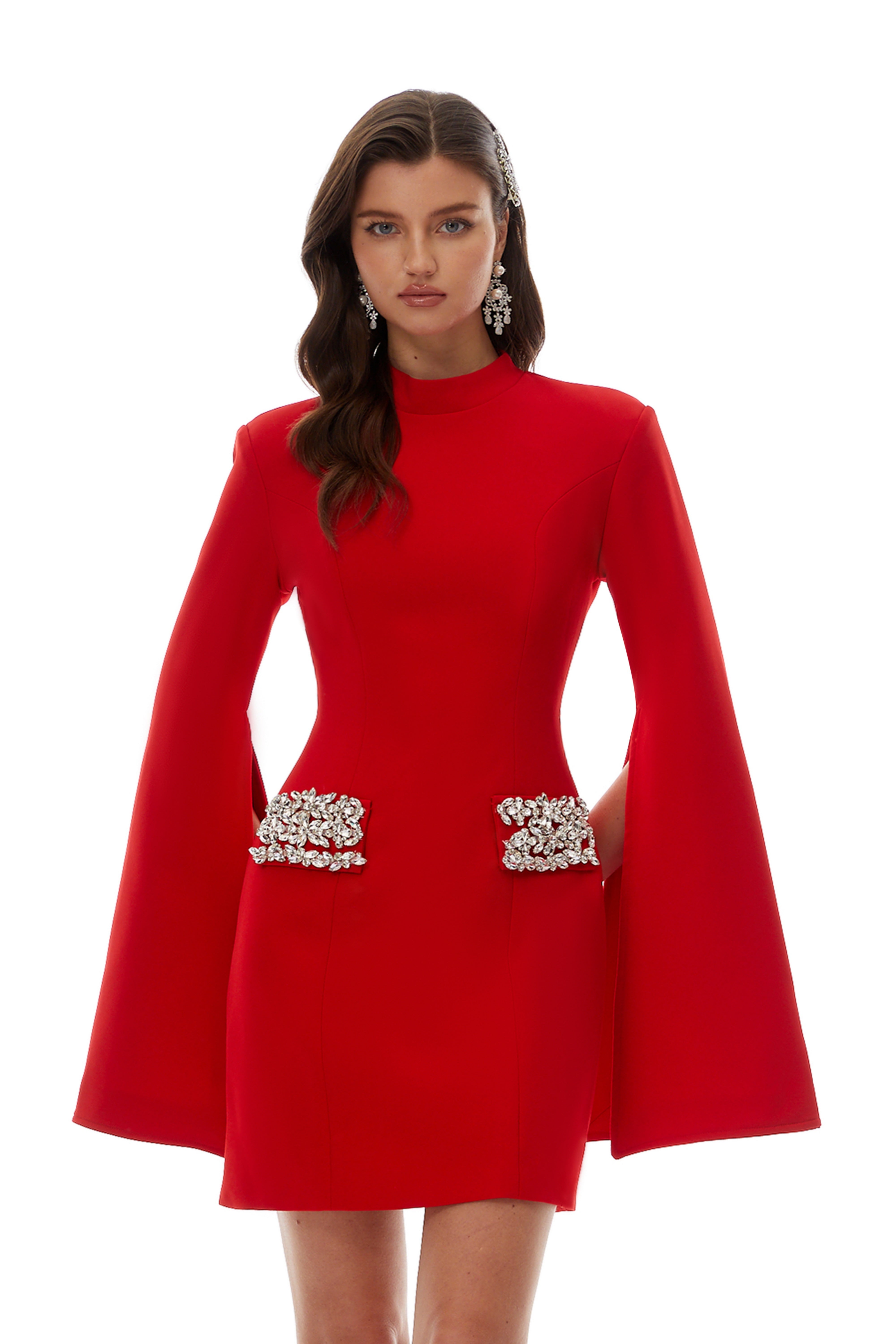 فستان قصير أحمر من مانون بياقة عالية مزينة