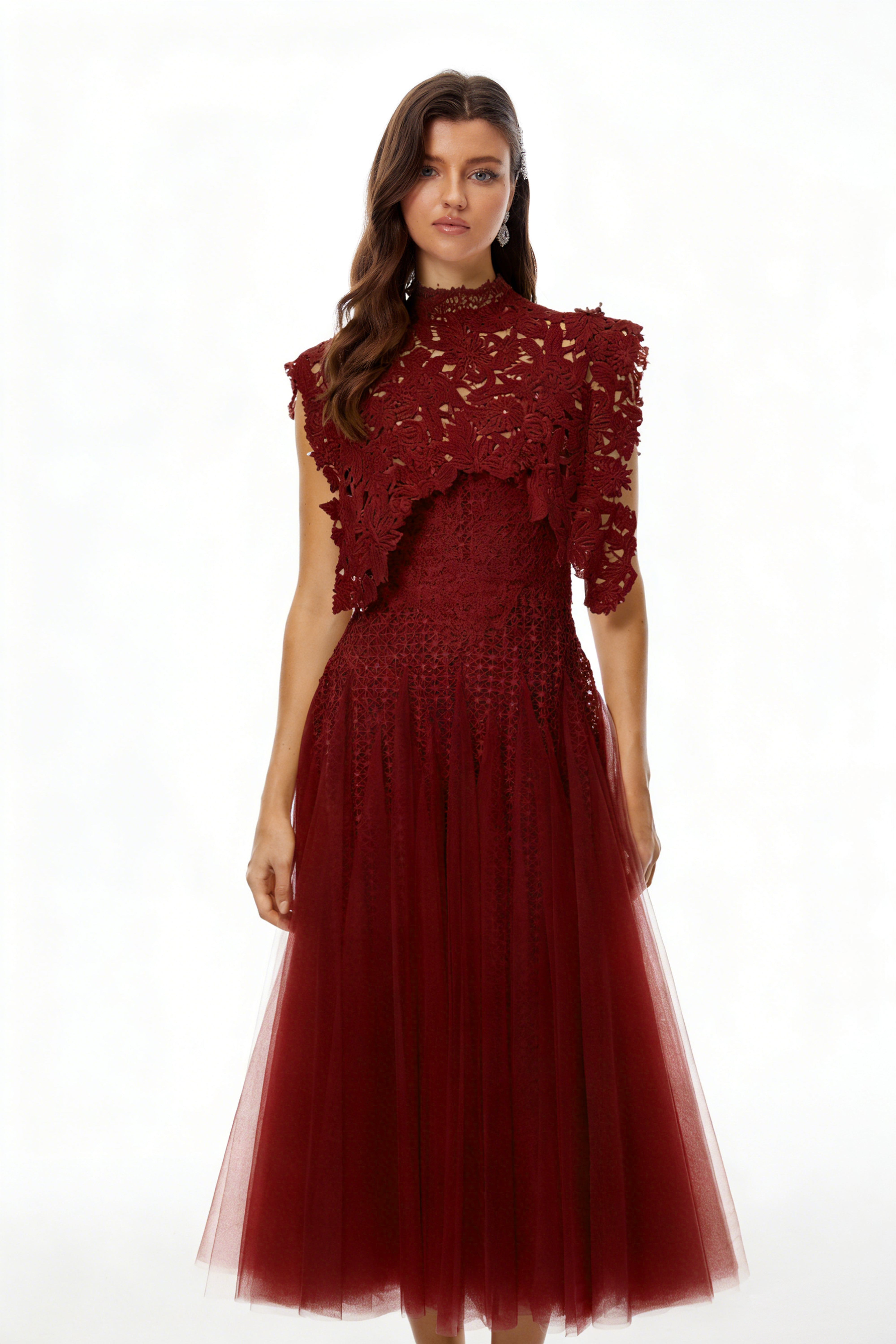 Margaret – Midi-Kleid mit rotem Blumenmuster aus Häkelstoff