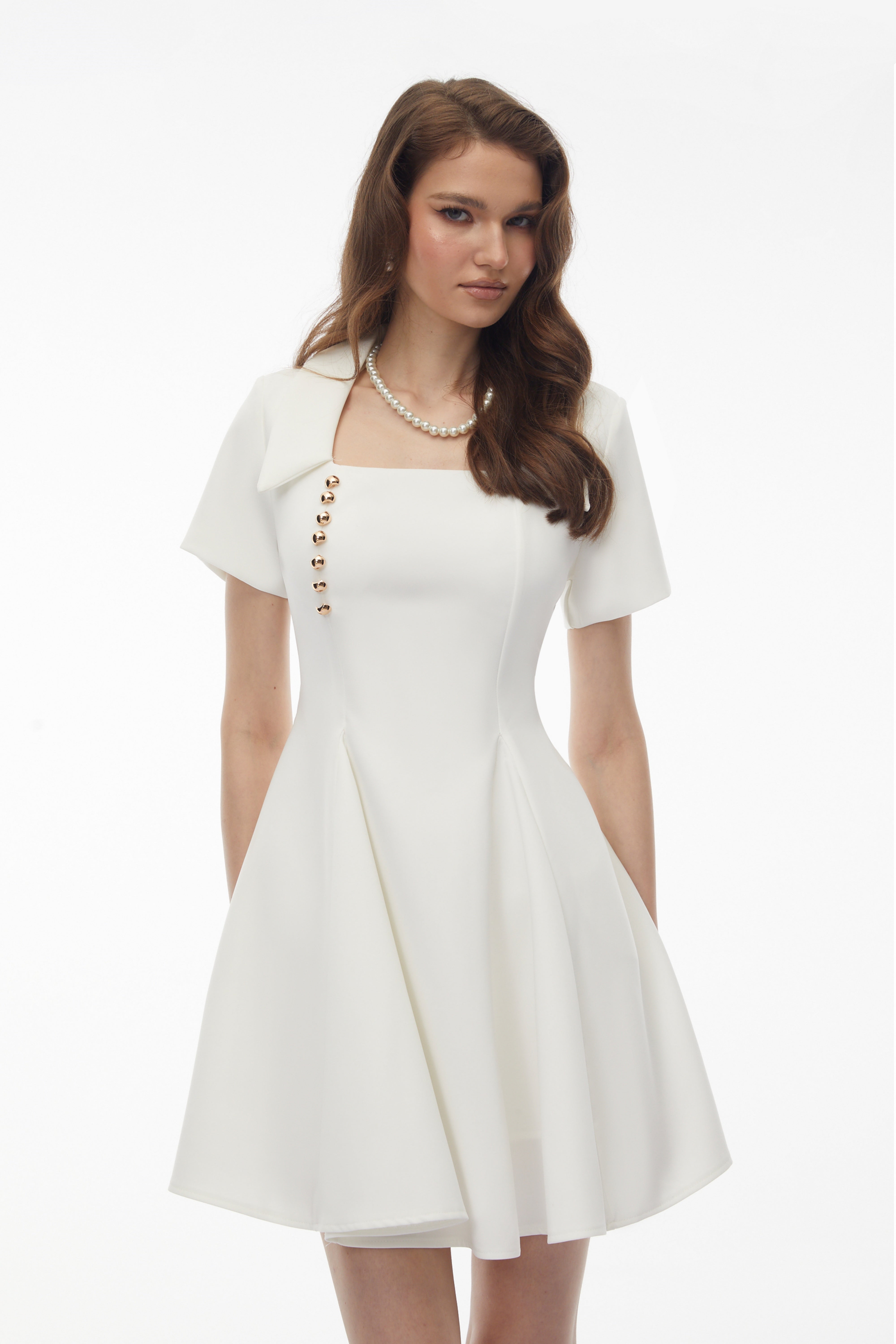 Mini-Kleid mit Schnalle aus weißem Metall von Meira