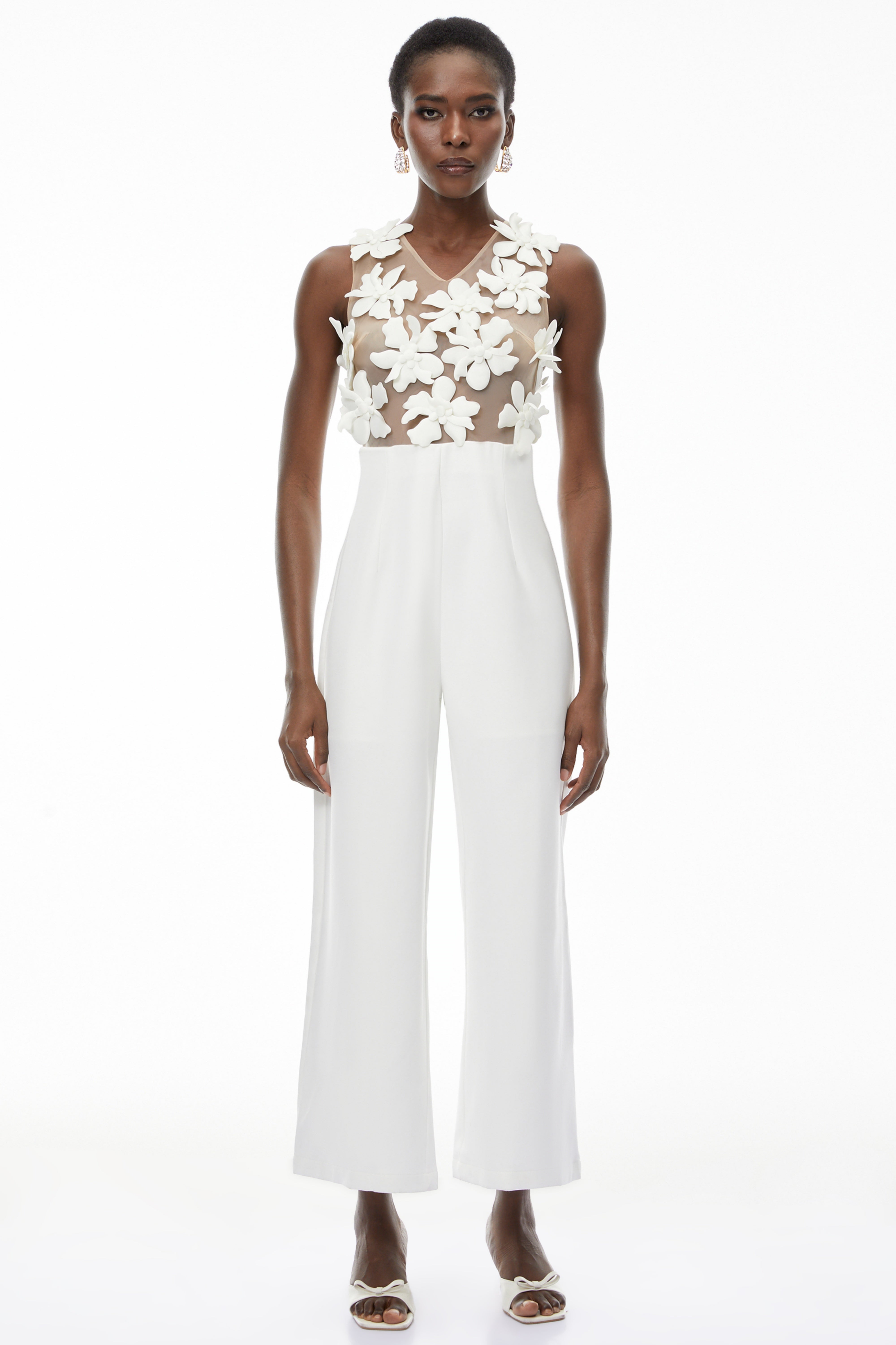 Melina – Weißer, transparenter Jumpsuit mit 3D-Blütenblättern