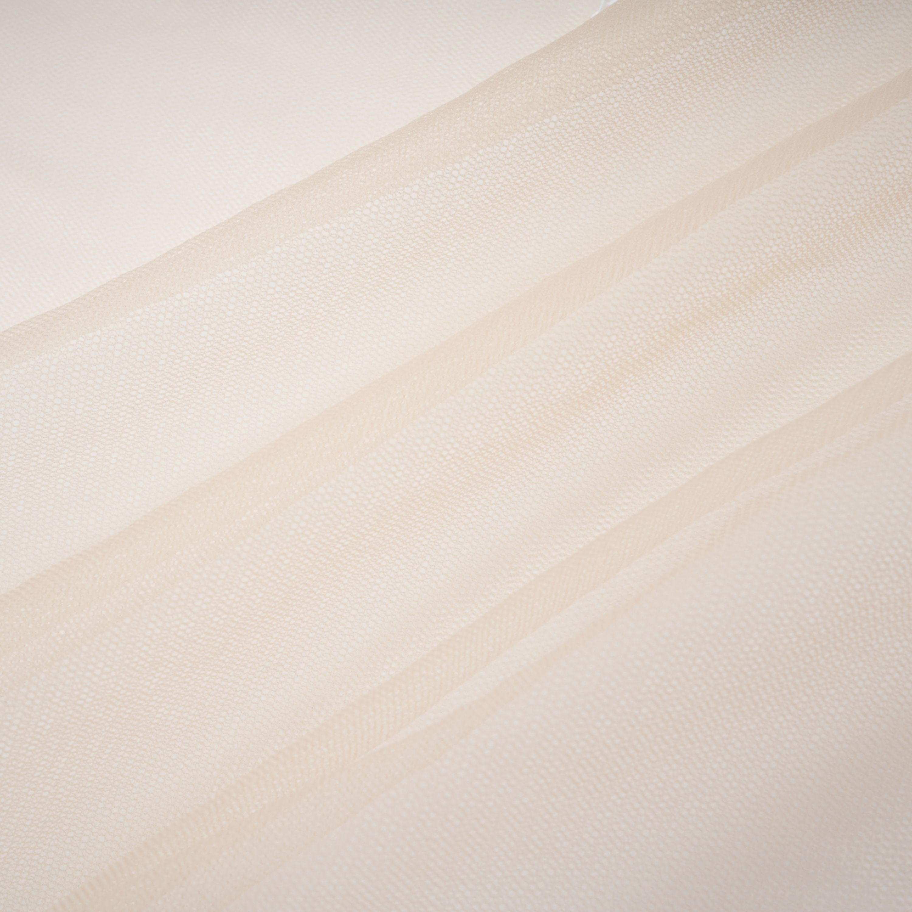 فستان طويل شبه شفاف من الدانتيل باللون الأبيض من Mieke