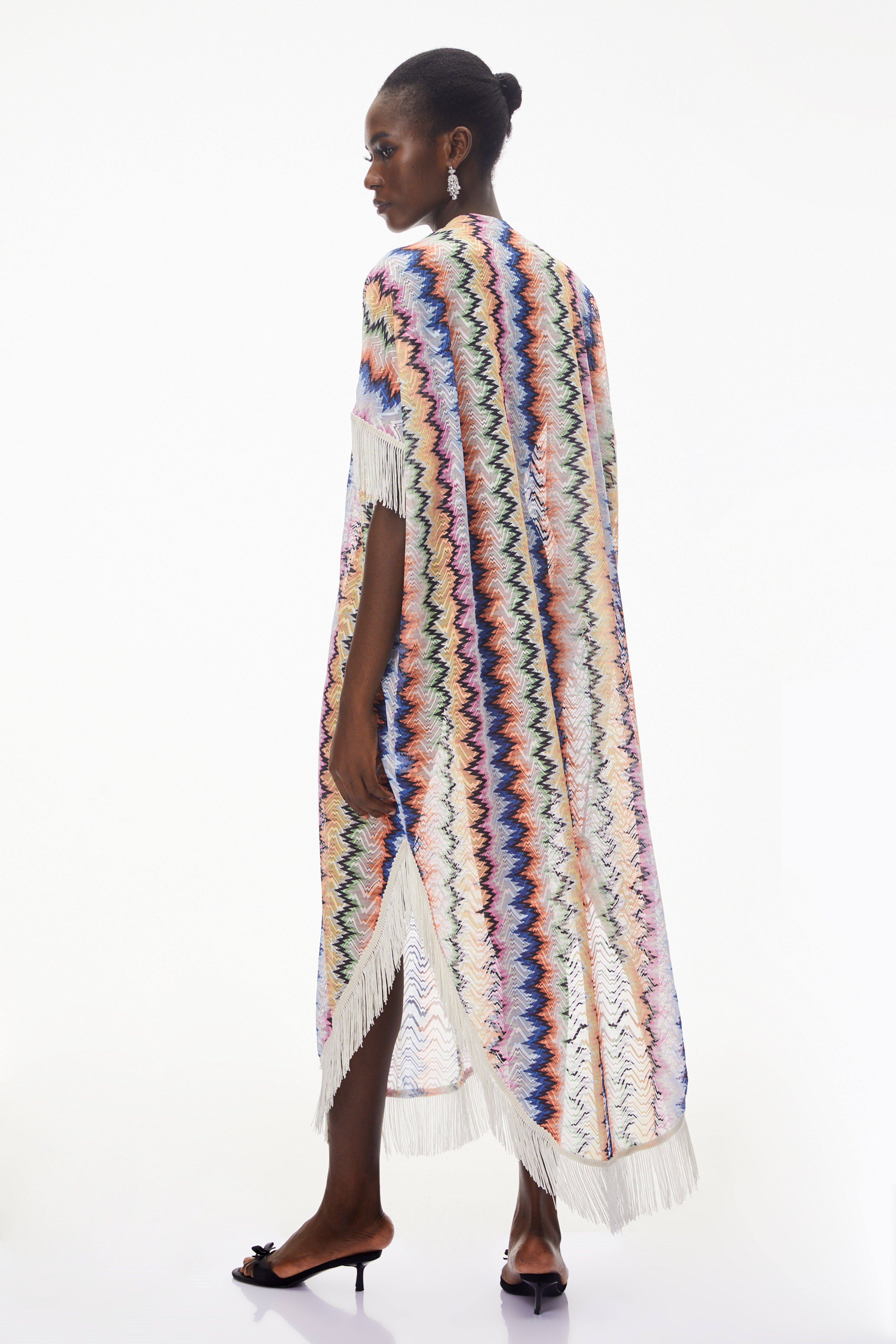 Caftan en maille zigzag multicolore avec franges