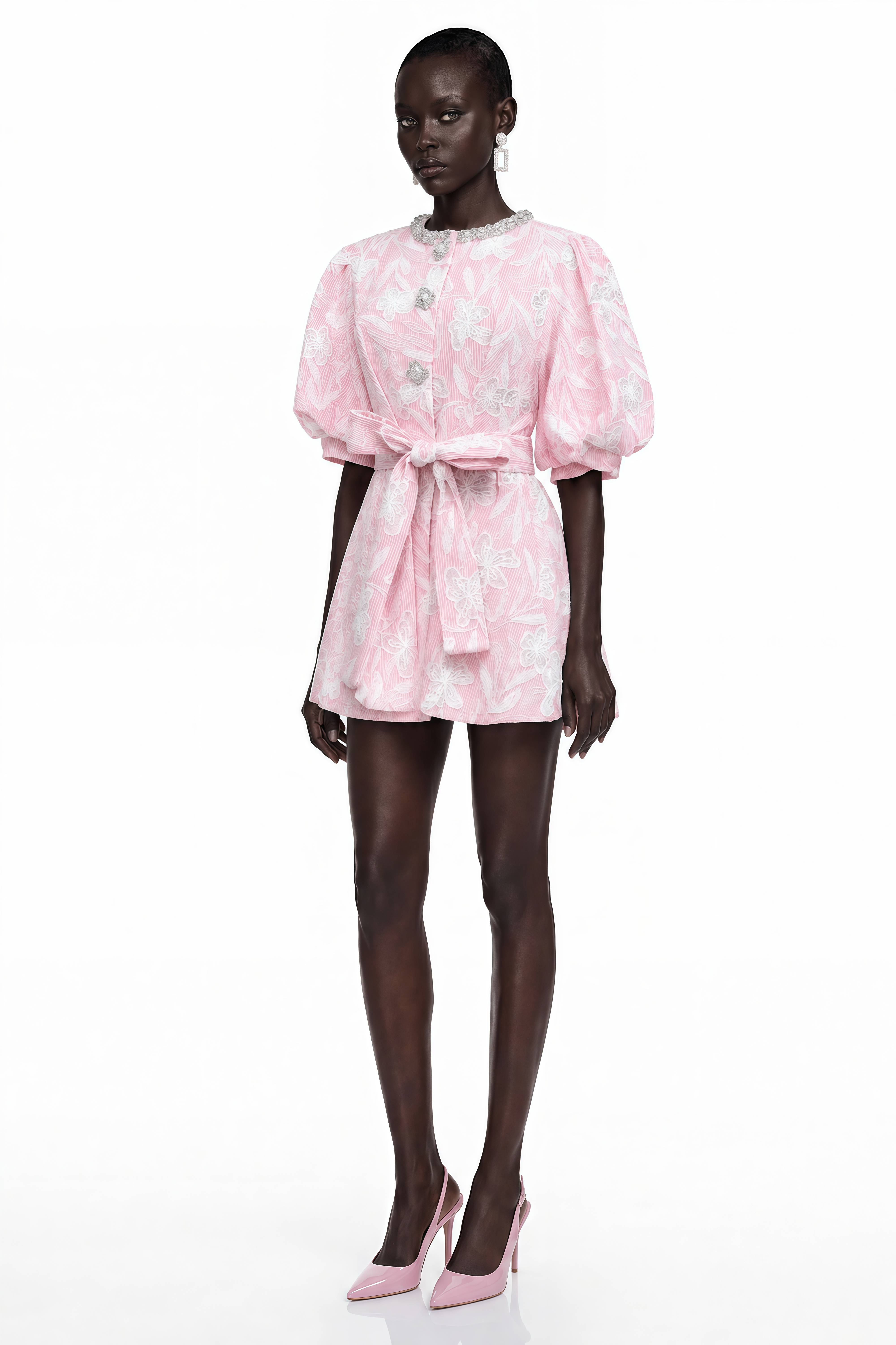 Mini-robe rose en dentelle « Minnie » avec broderies florales
