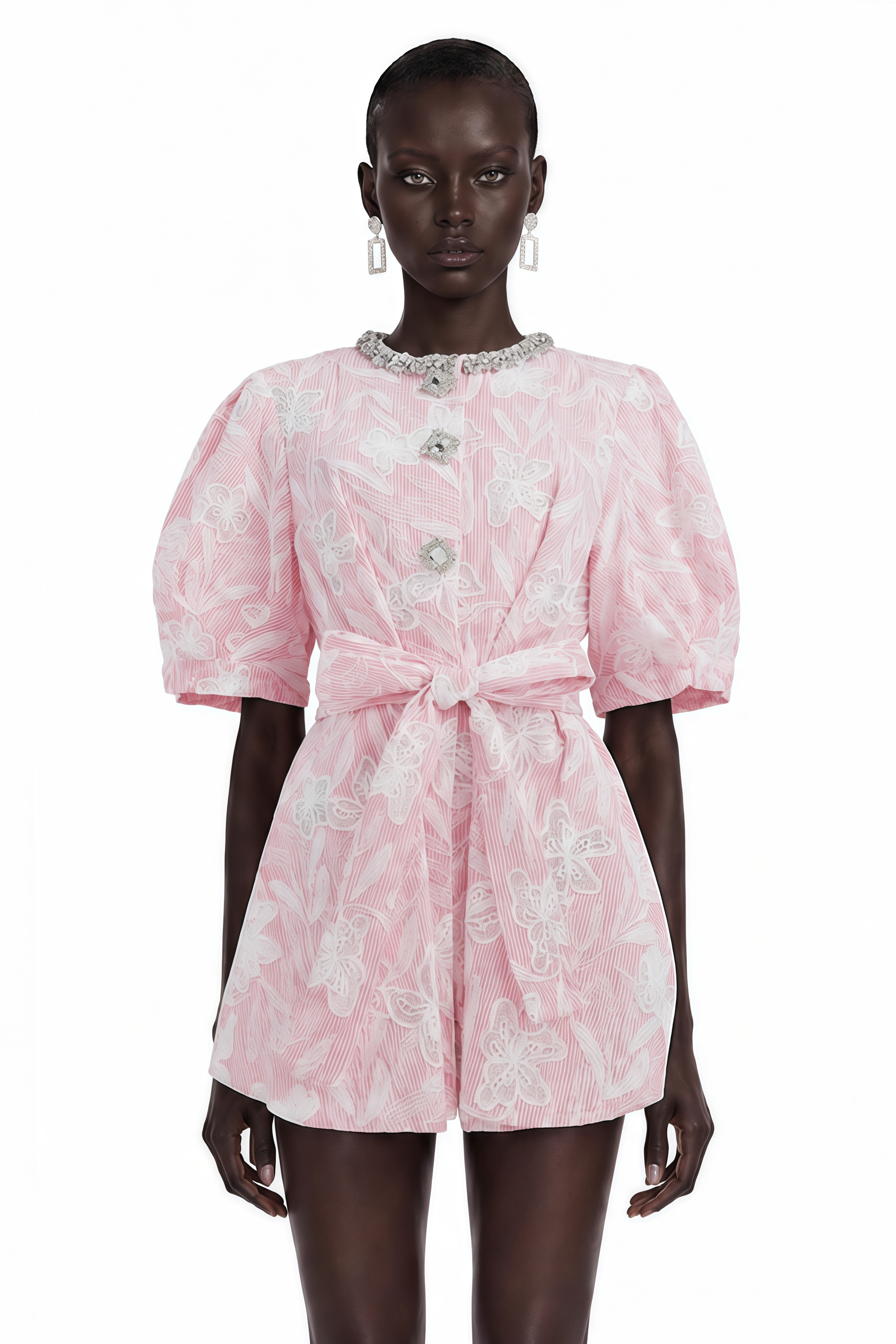 Mini-robe rose en dentelle « Minnie » avec broderies florales