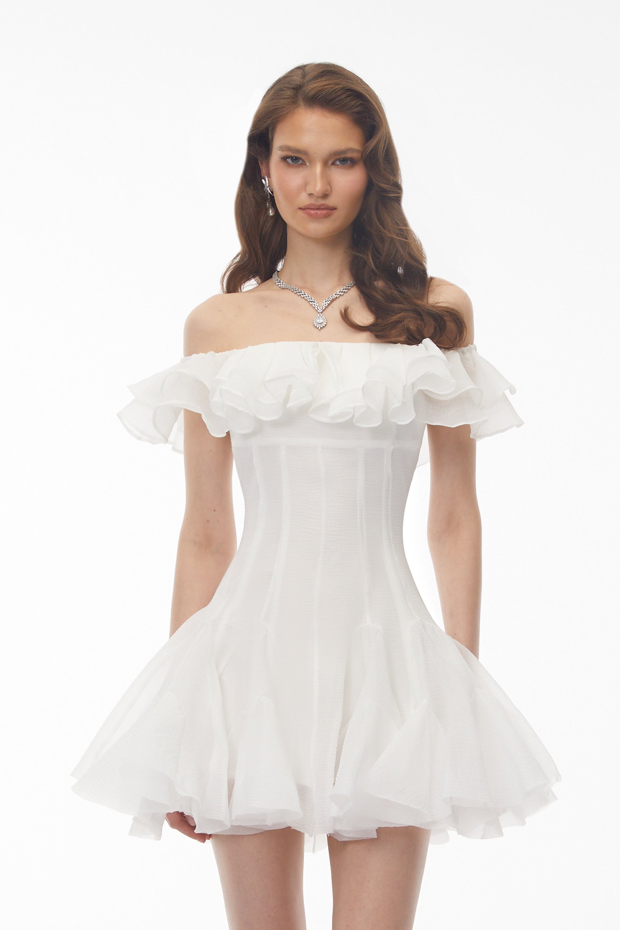 Mini-robe à fronces et épaules dénudées Muriel White