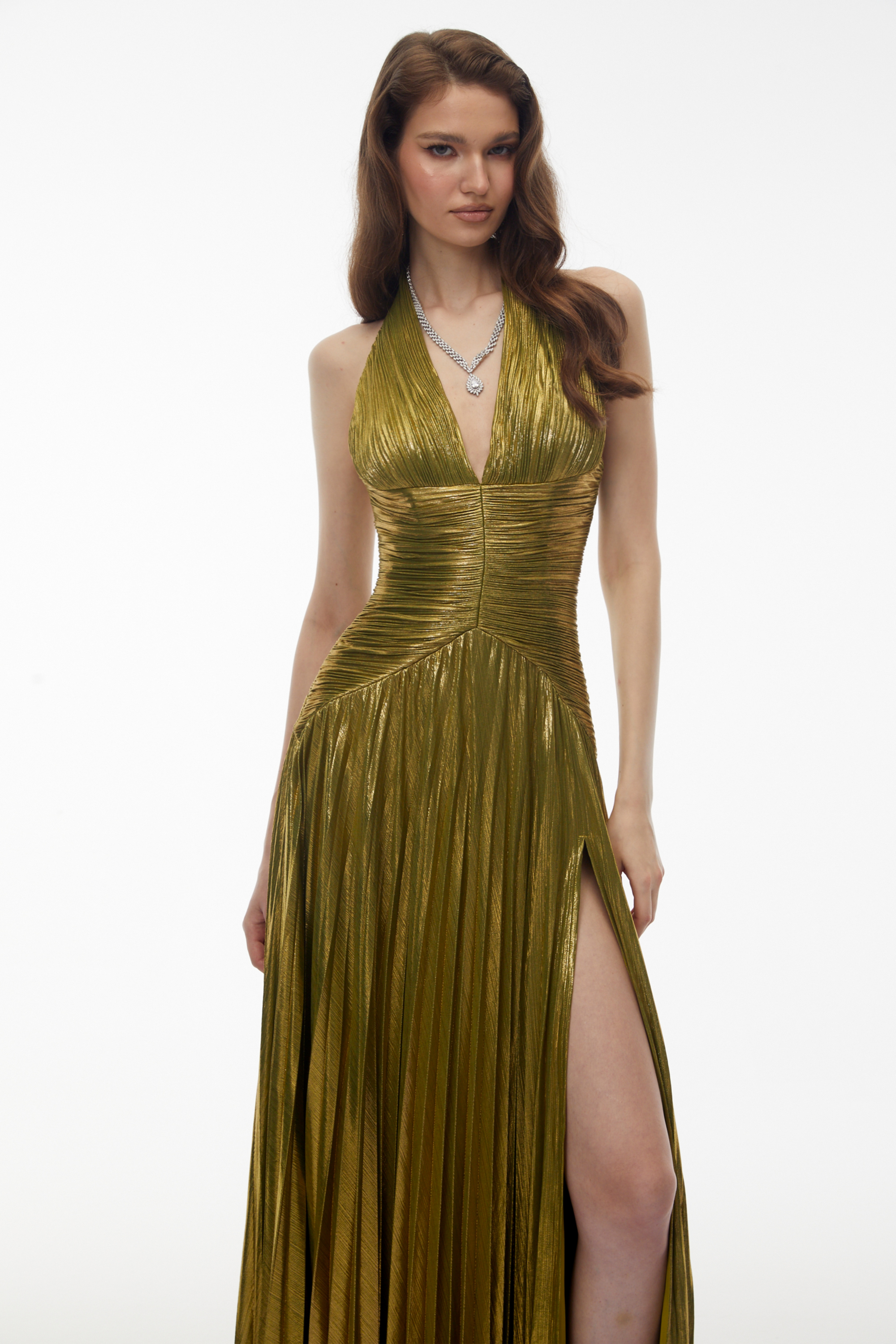 Robe longue verte à fronces et dos nu