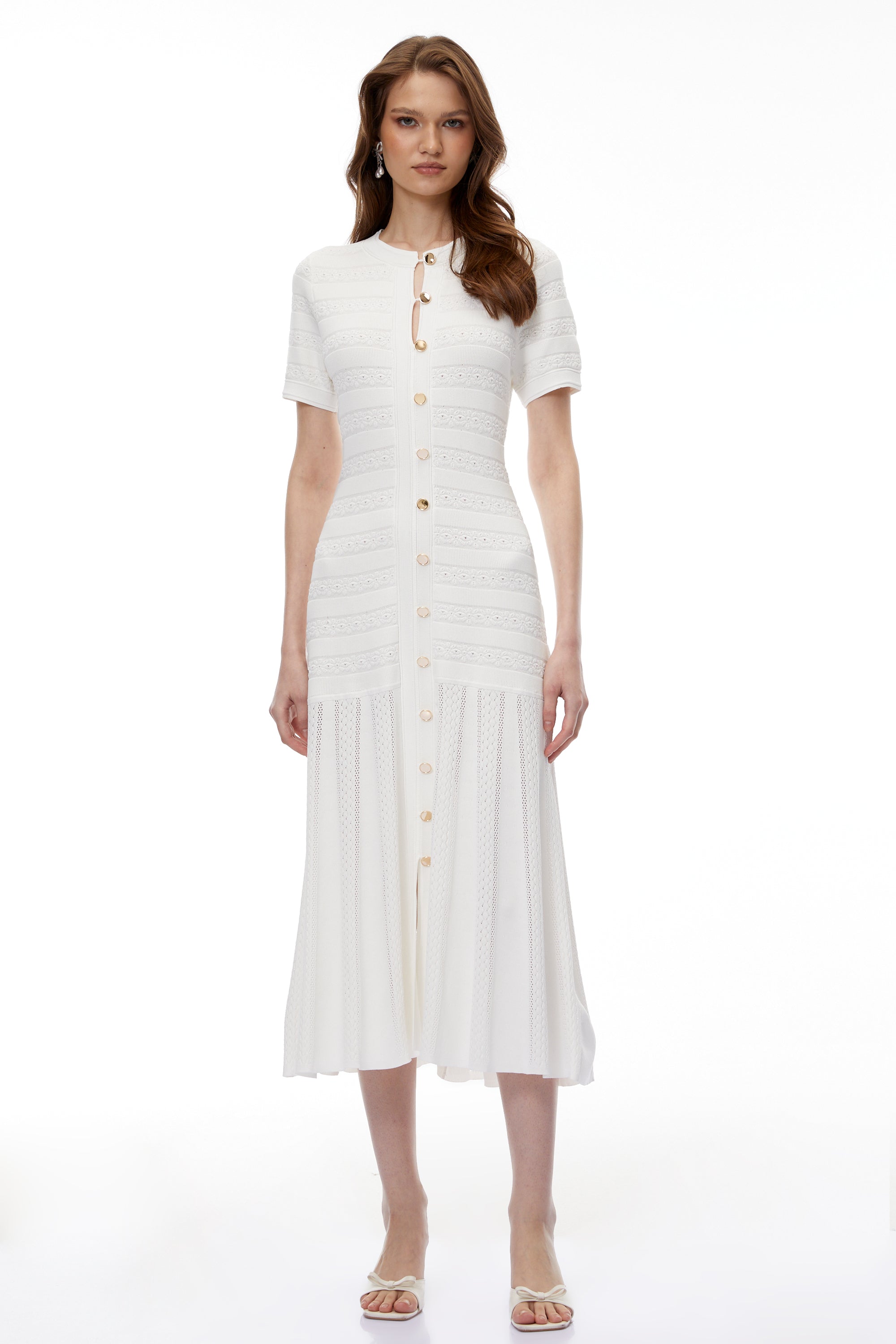 فستان نيفيل أبيض بطول متوسط من التريكو بأزرار