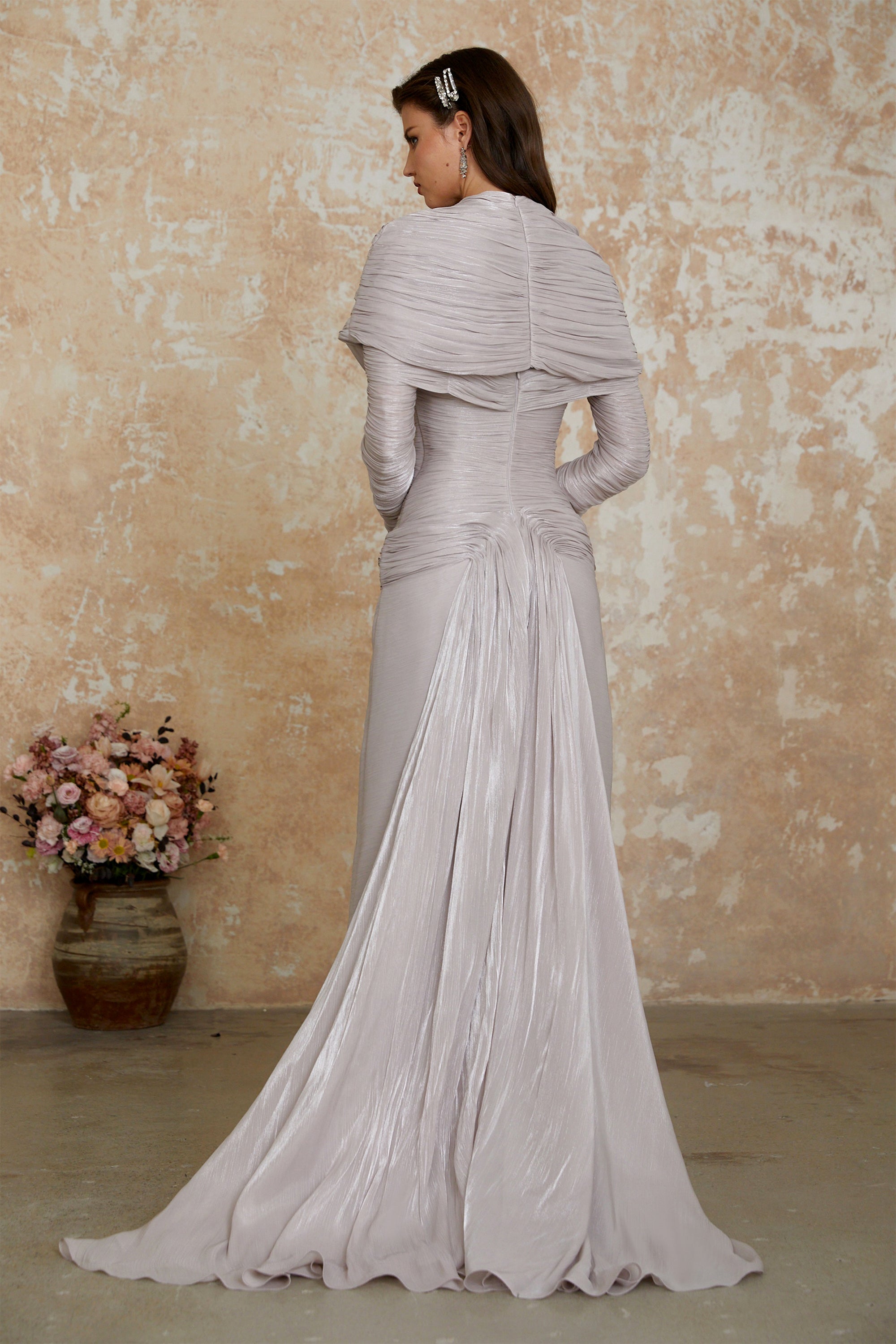 Metallic-Plissee-Kleid mit Kapuze