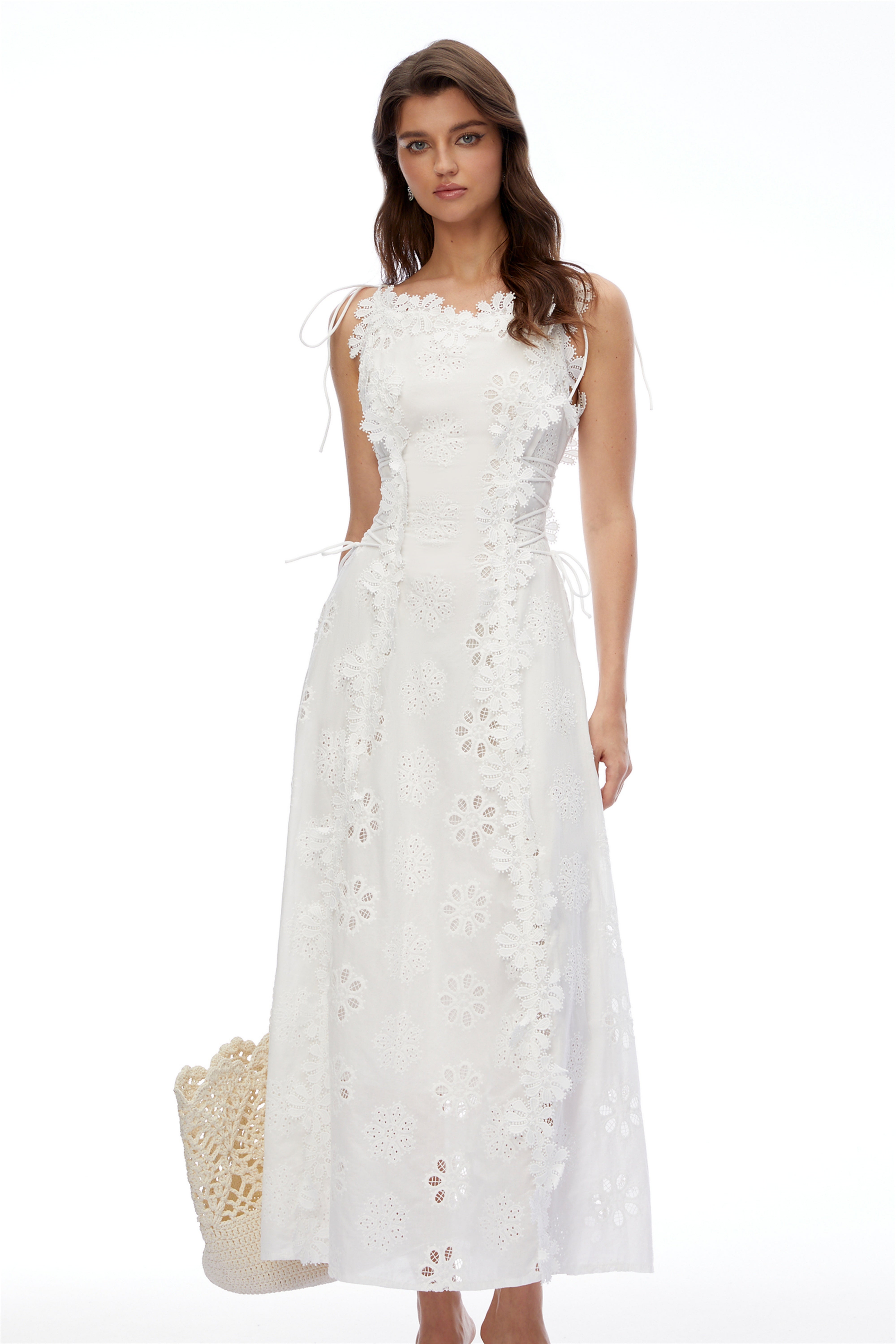 Robe longue sans manches à fleurs brodées Nevaeh White