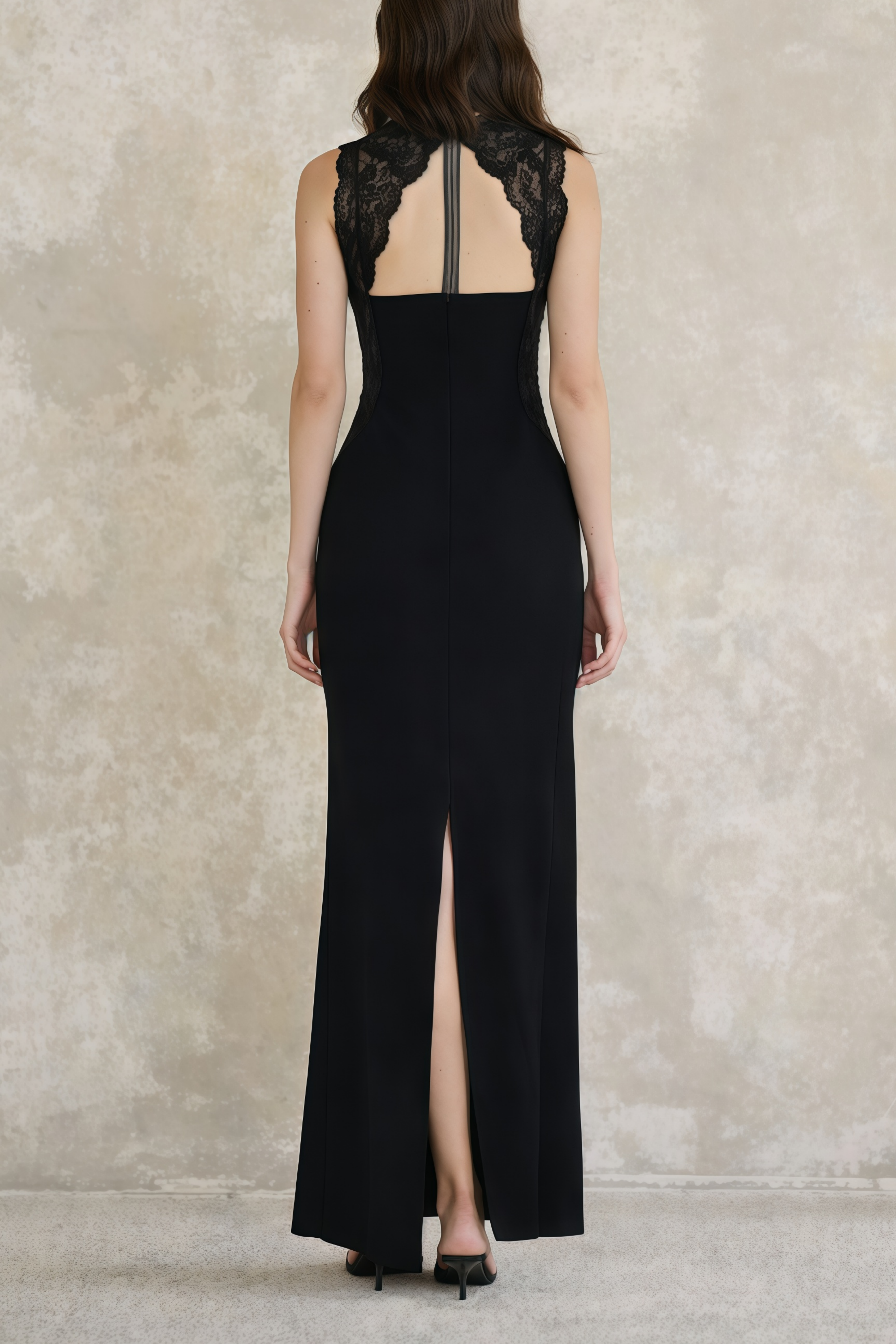 Nina Schwarzes Spitzen-Maxikleid mit Cut-Outs