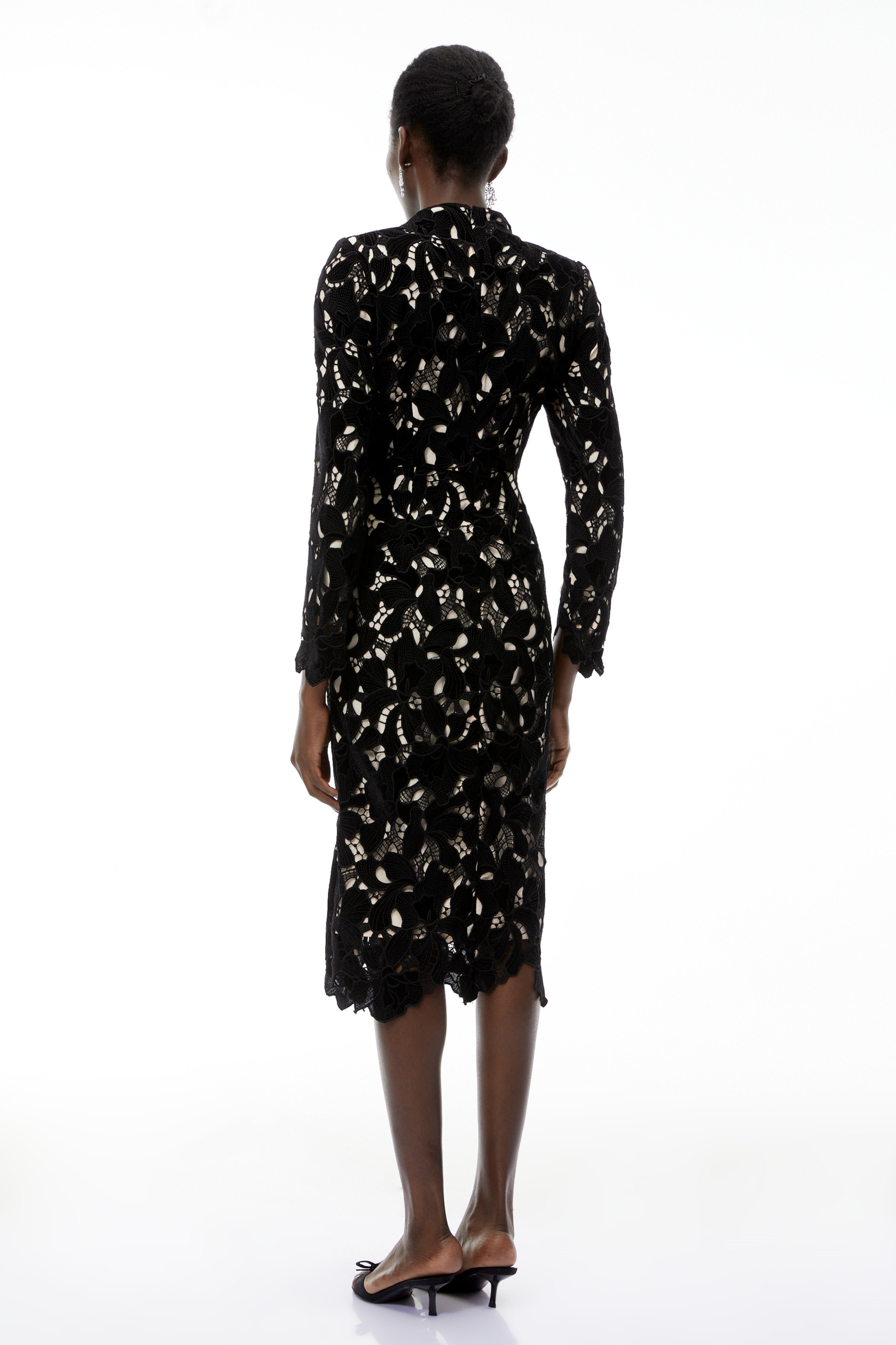 فستان ميدي أسود مطرز بالزهور من Hafdis