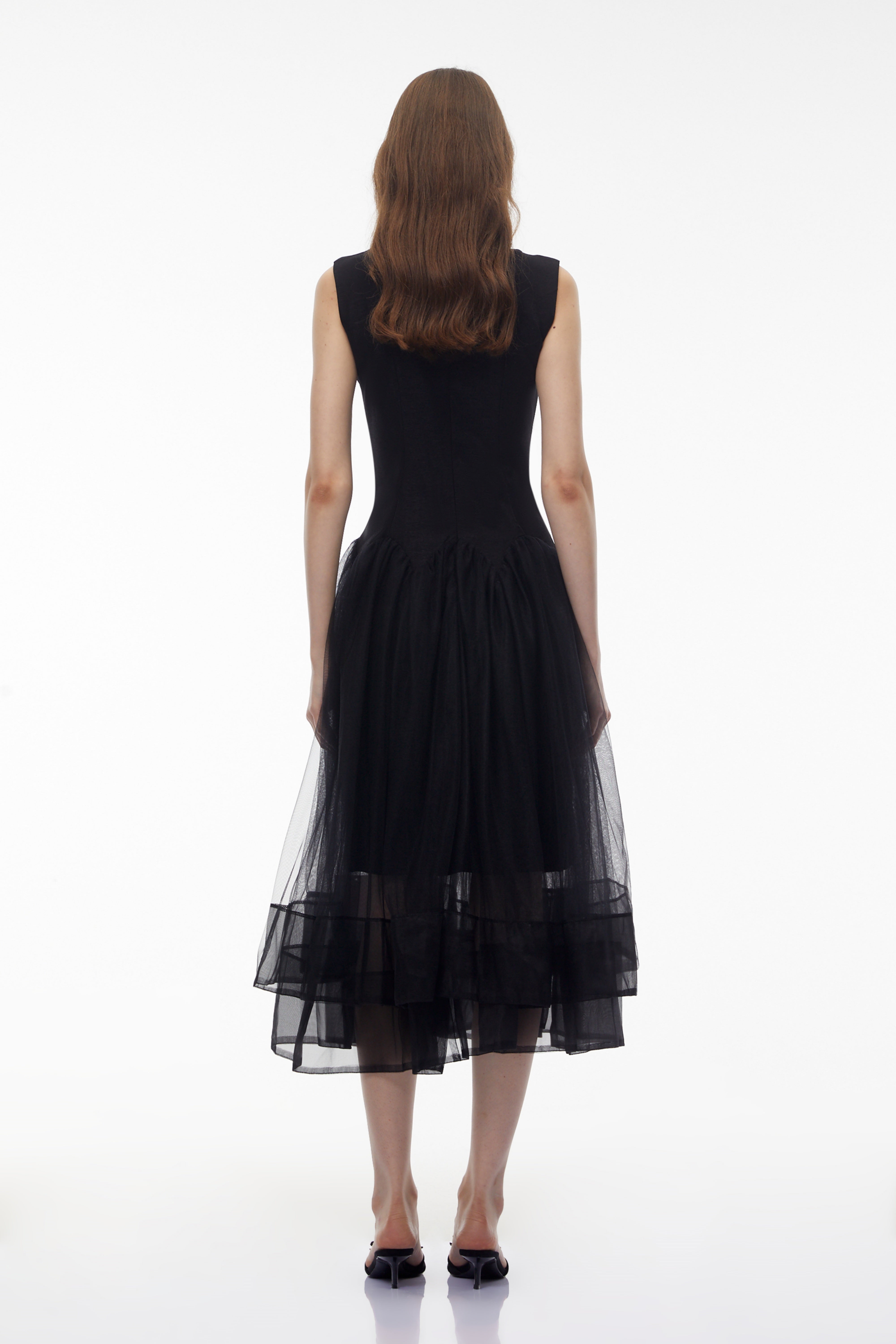 فستان أوفرا ميدي بطيات باللون الأسود اللؤلؤي