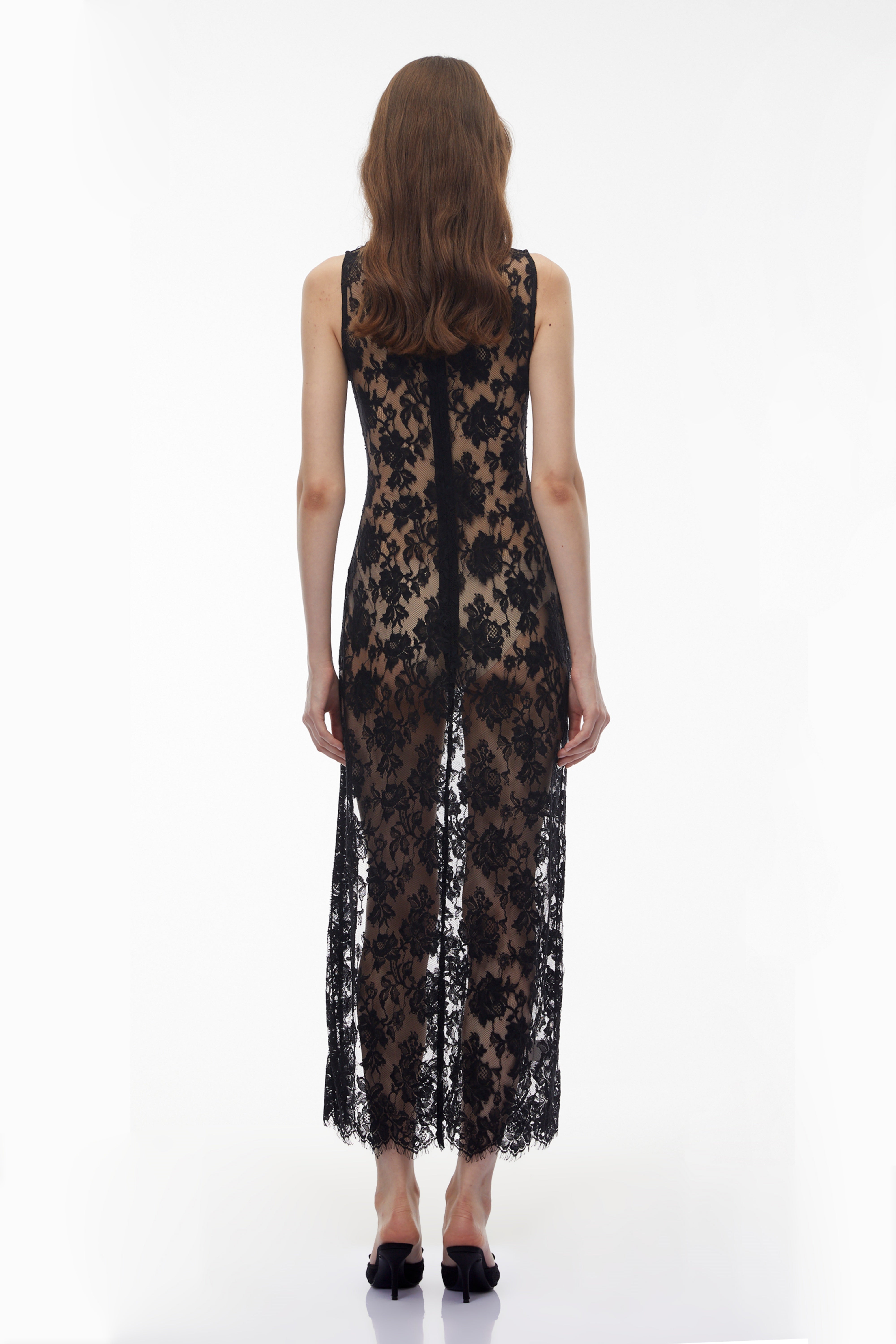 Olesya – Schwarzes, halbtransparentes Maxikleid aus Spitze