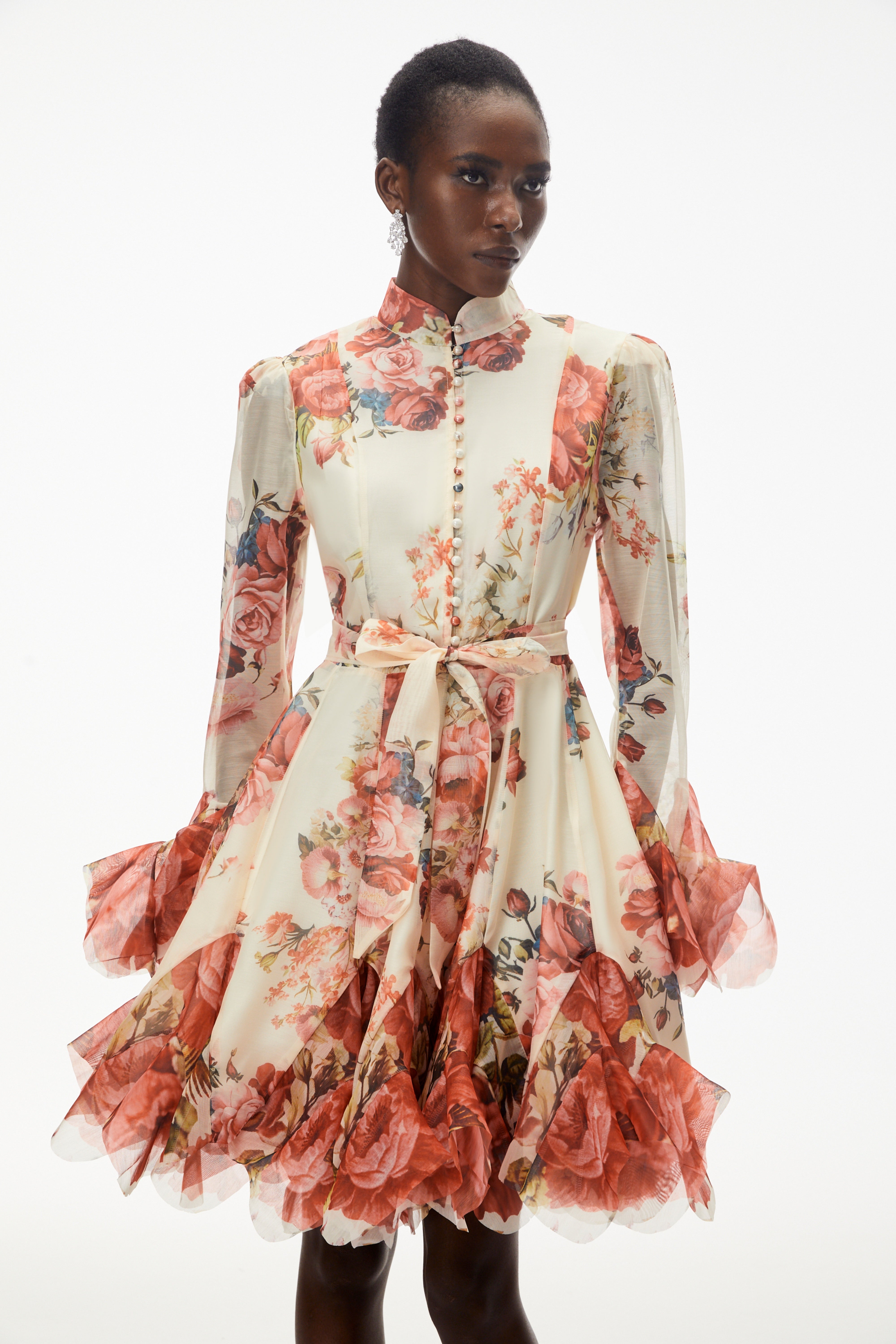 Mini-robe Omphale en dentelle florale couleur crème avec nœud sur le devant