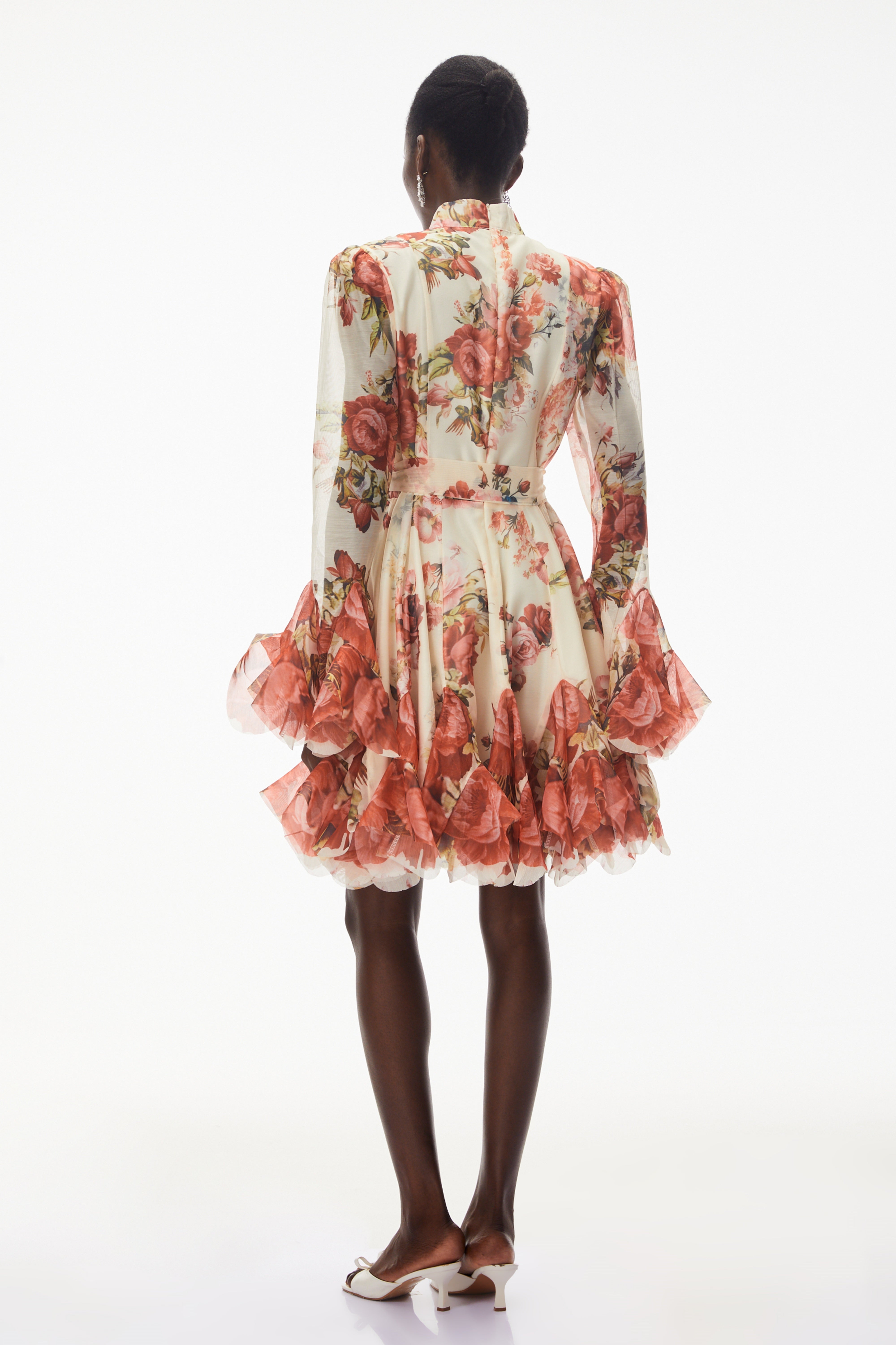 Mini-robe Omphale en dentelle florale couleur crème avec nœud sur le devant