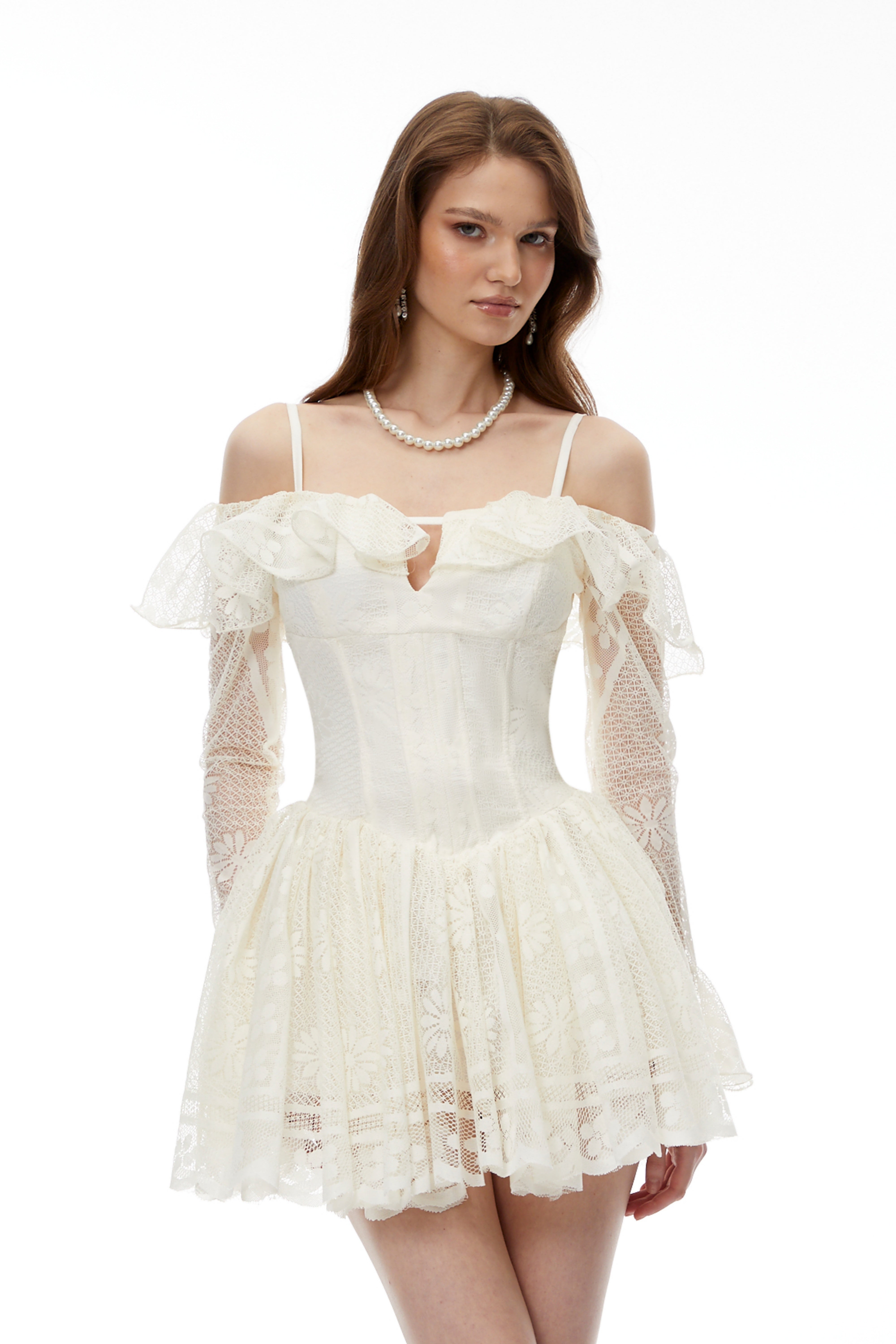 فستان قصير من Omphale بدانتيل زهري محايد وكشكشة