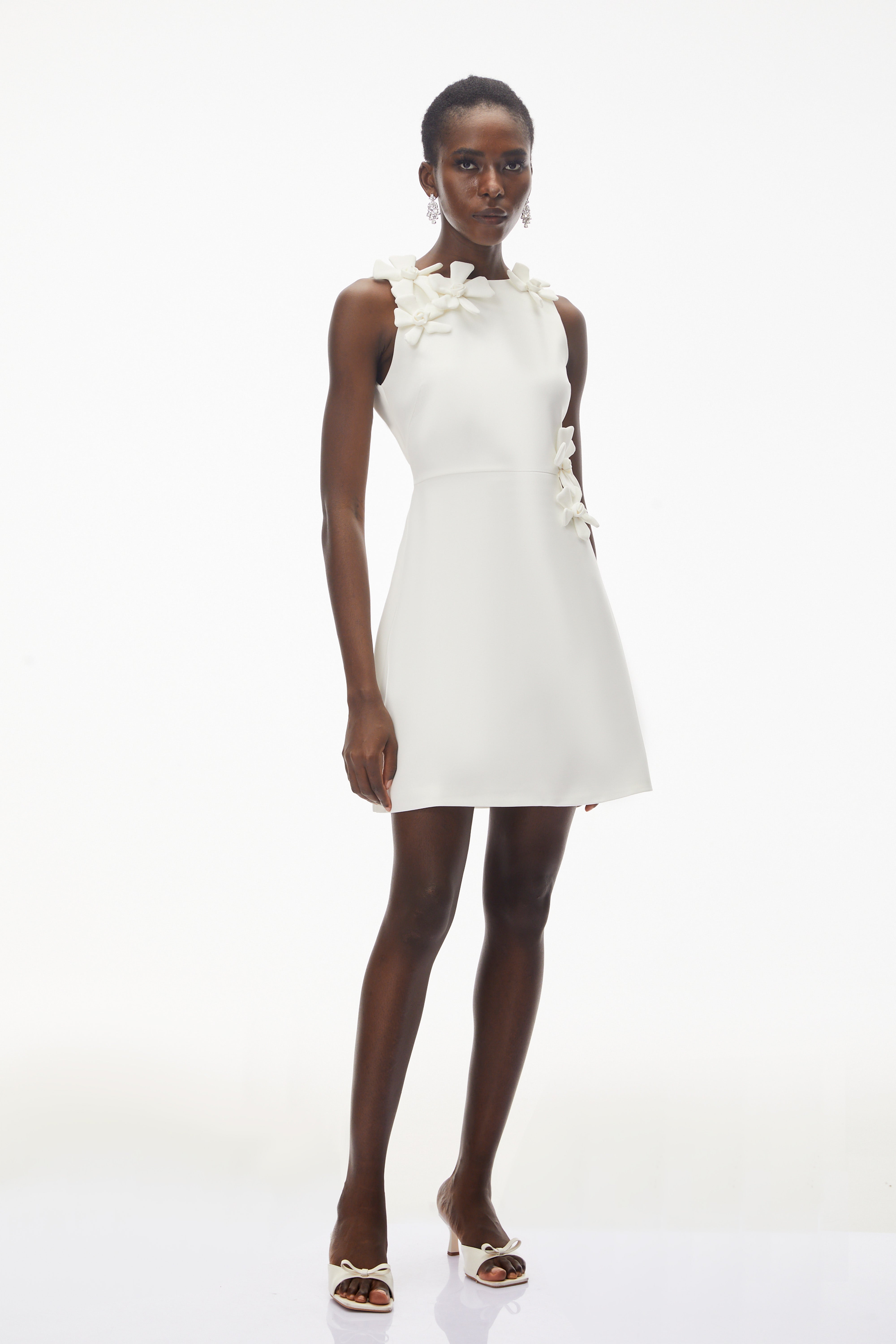 Orli White Minikleid mit 3D-Blütenblättern