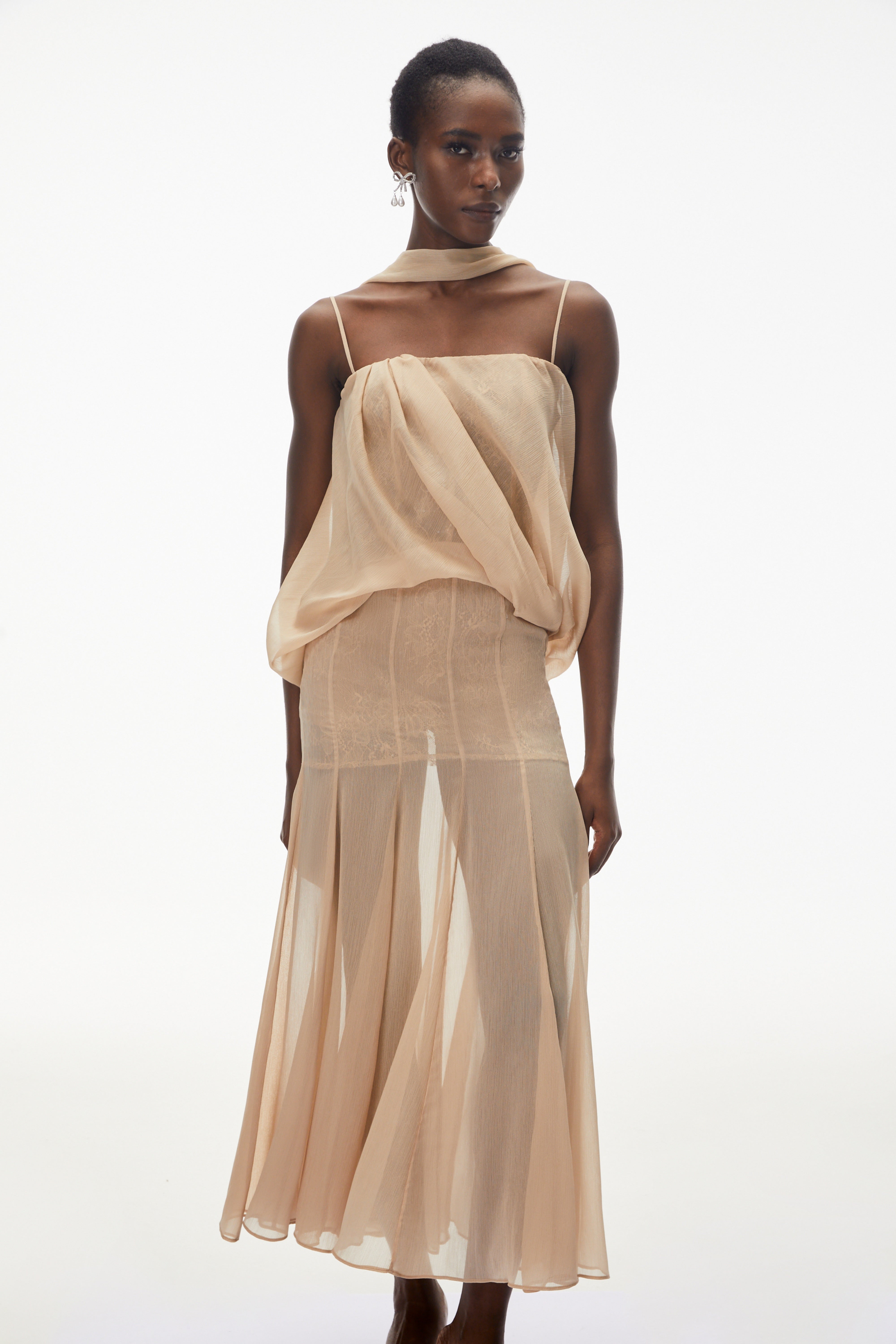 Ottoline – Maxikleid aus Champagnerfarbenem Netzstoff mit Drapierung