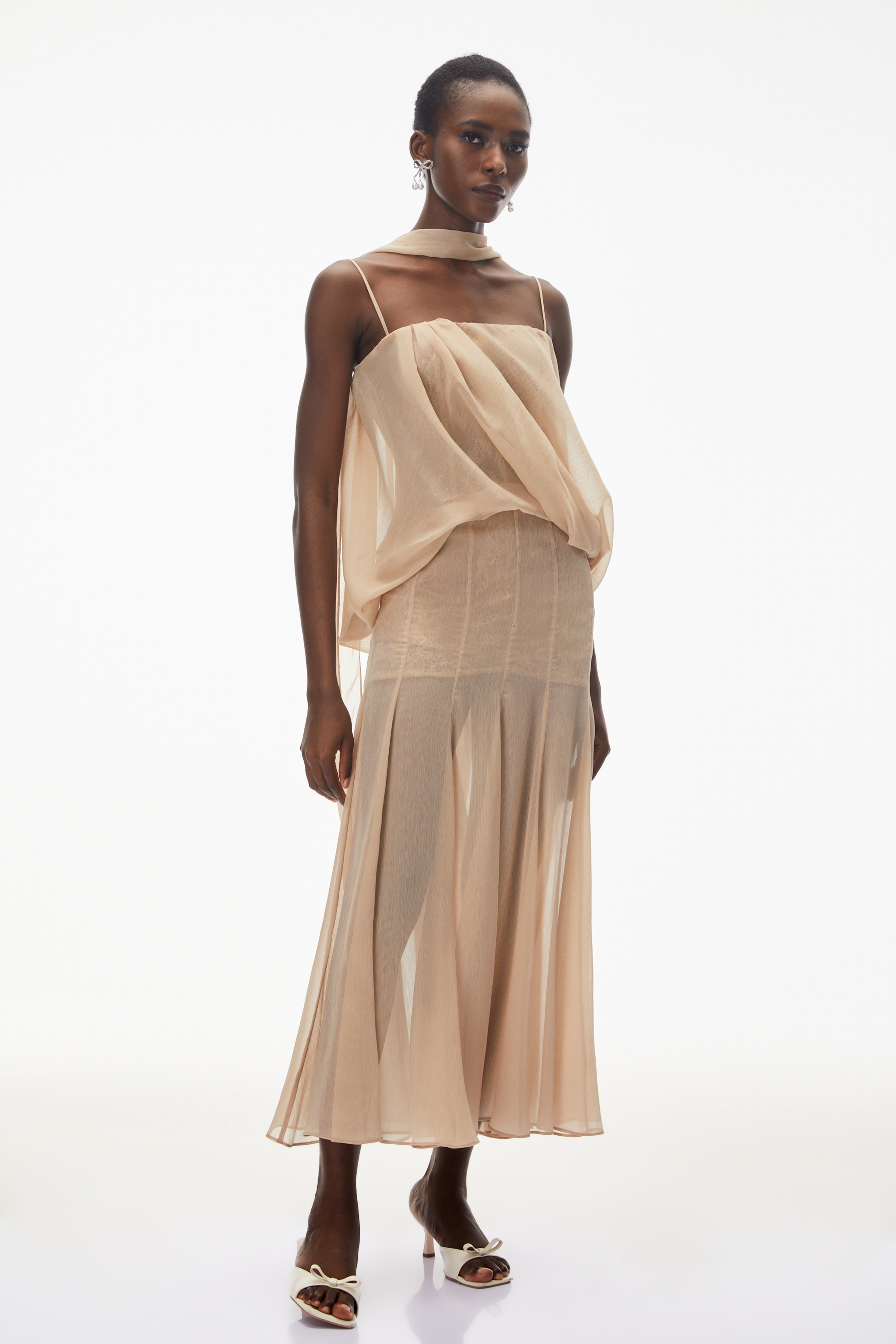 Ottoline – Maxikleid aus Champagnerfarbenem Netzstoff mit Drapierung