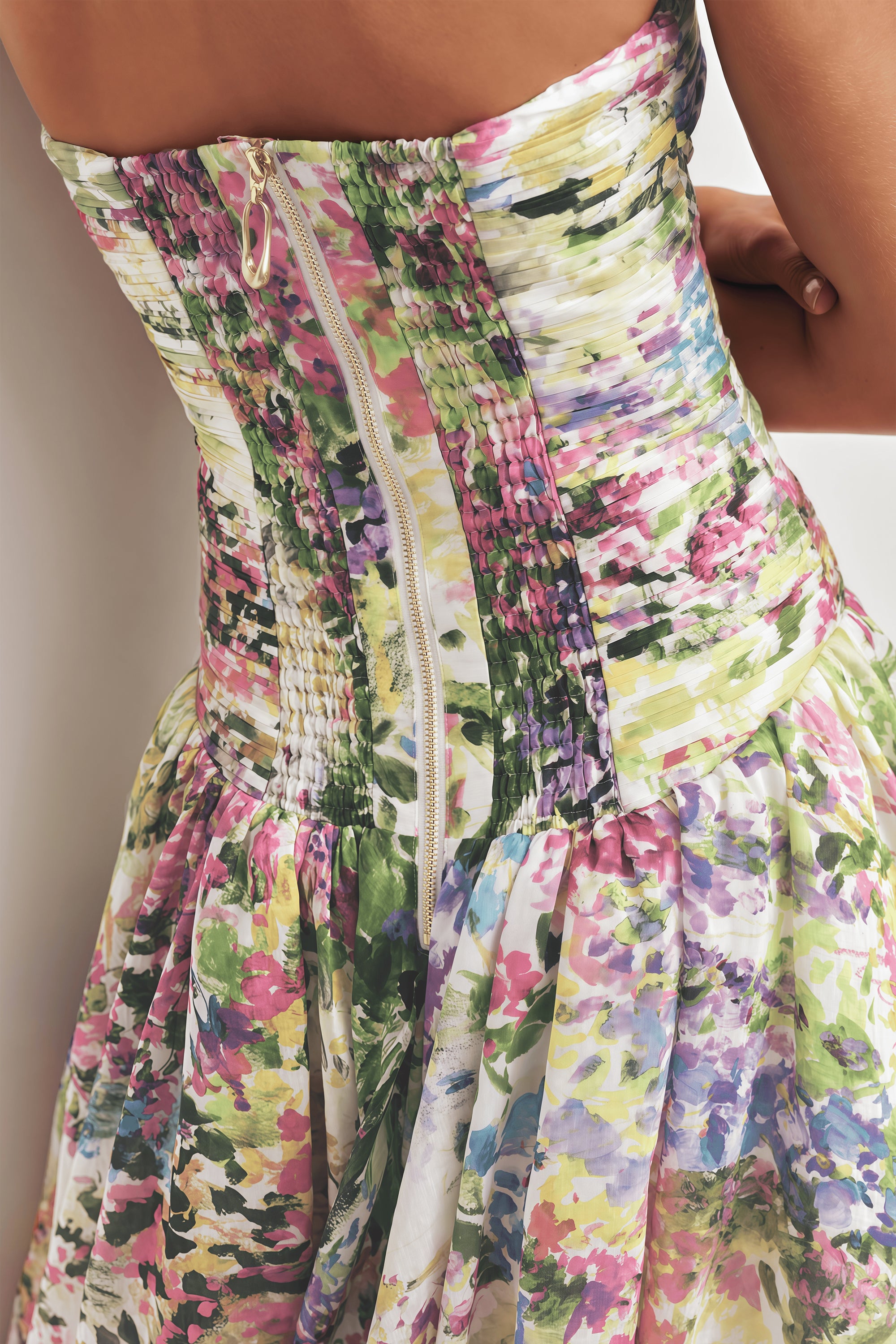Robe longue plissée à imprimé floral