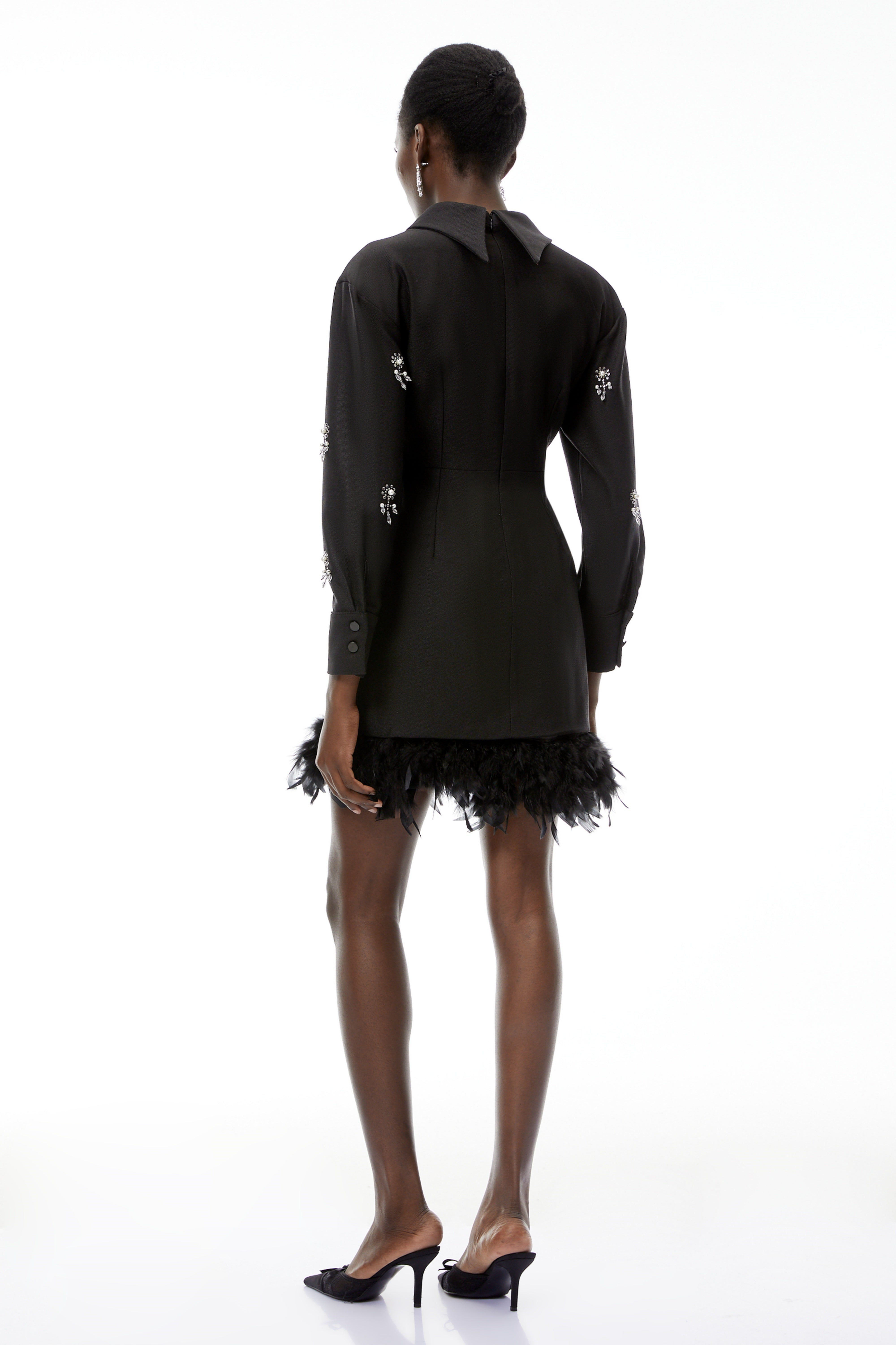 فستان قصير من "بينيلوبي بلاك" مزين بزخارف نباتية