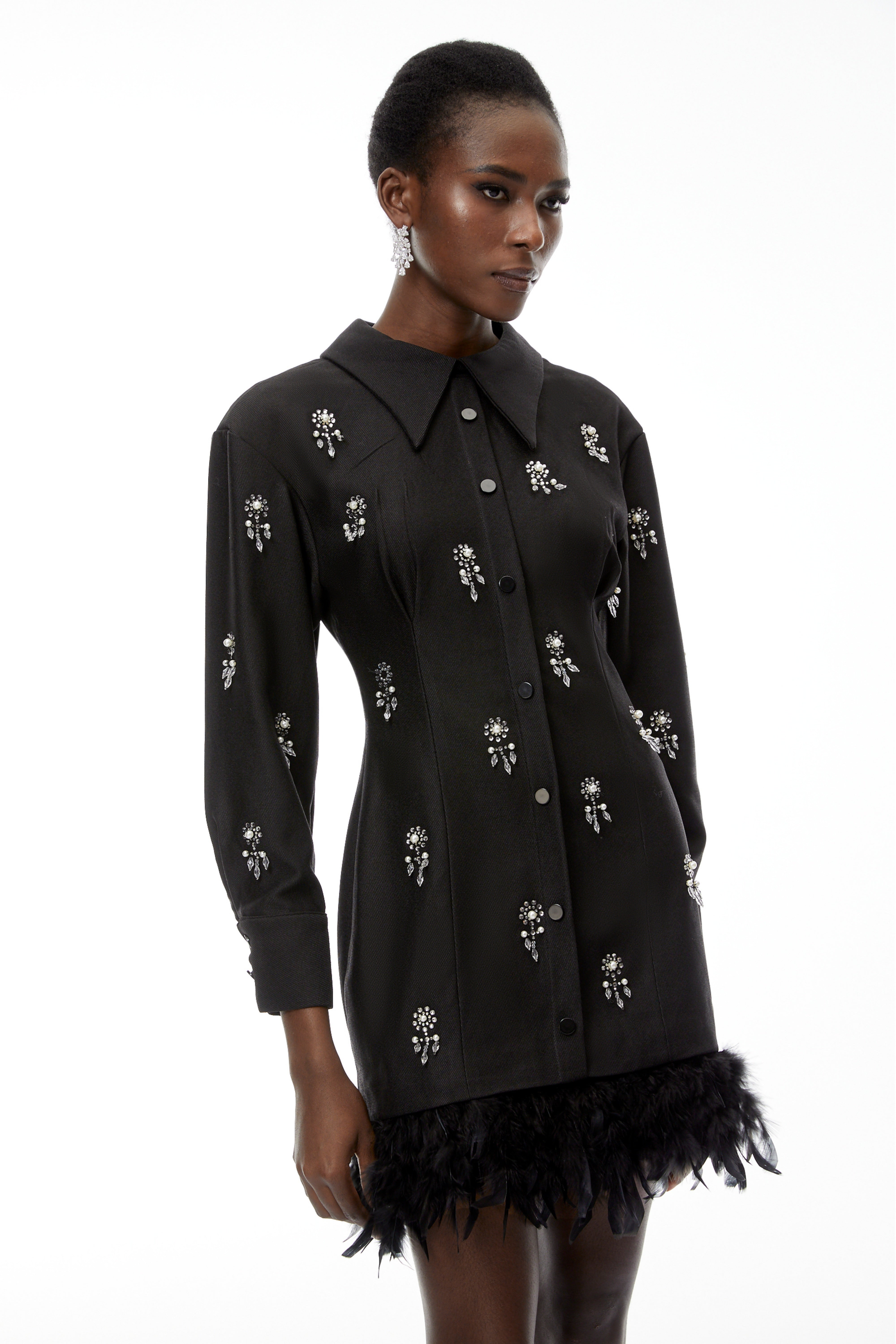 فستان قصير من "بينيلوبي بلاك" مزين بزخارف نباتية