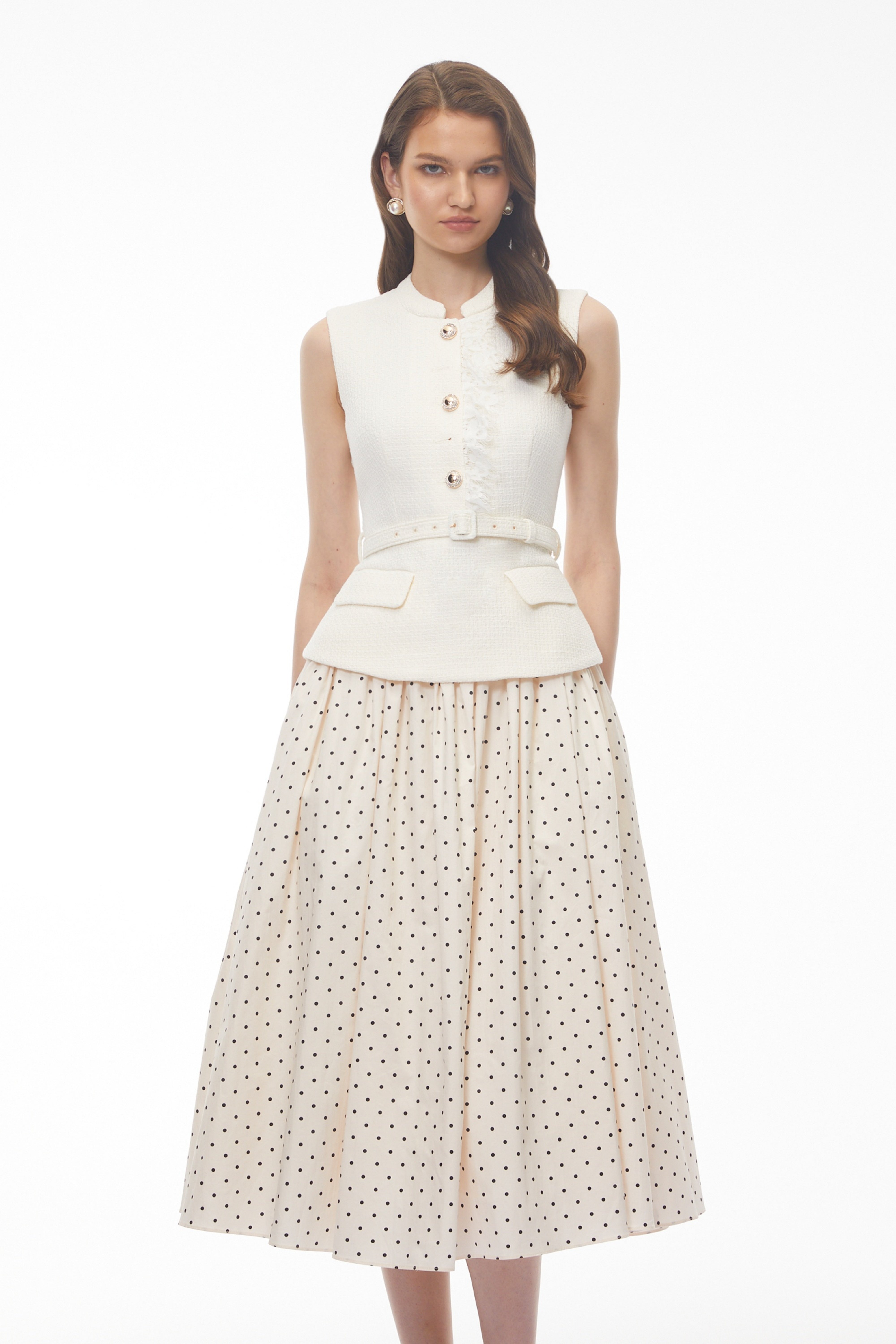 Robe mi-longue sans manches à pois et empiècements, modèle Pernilla White