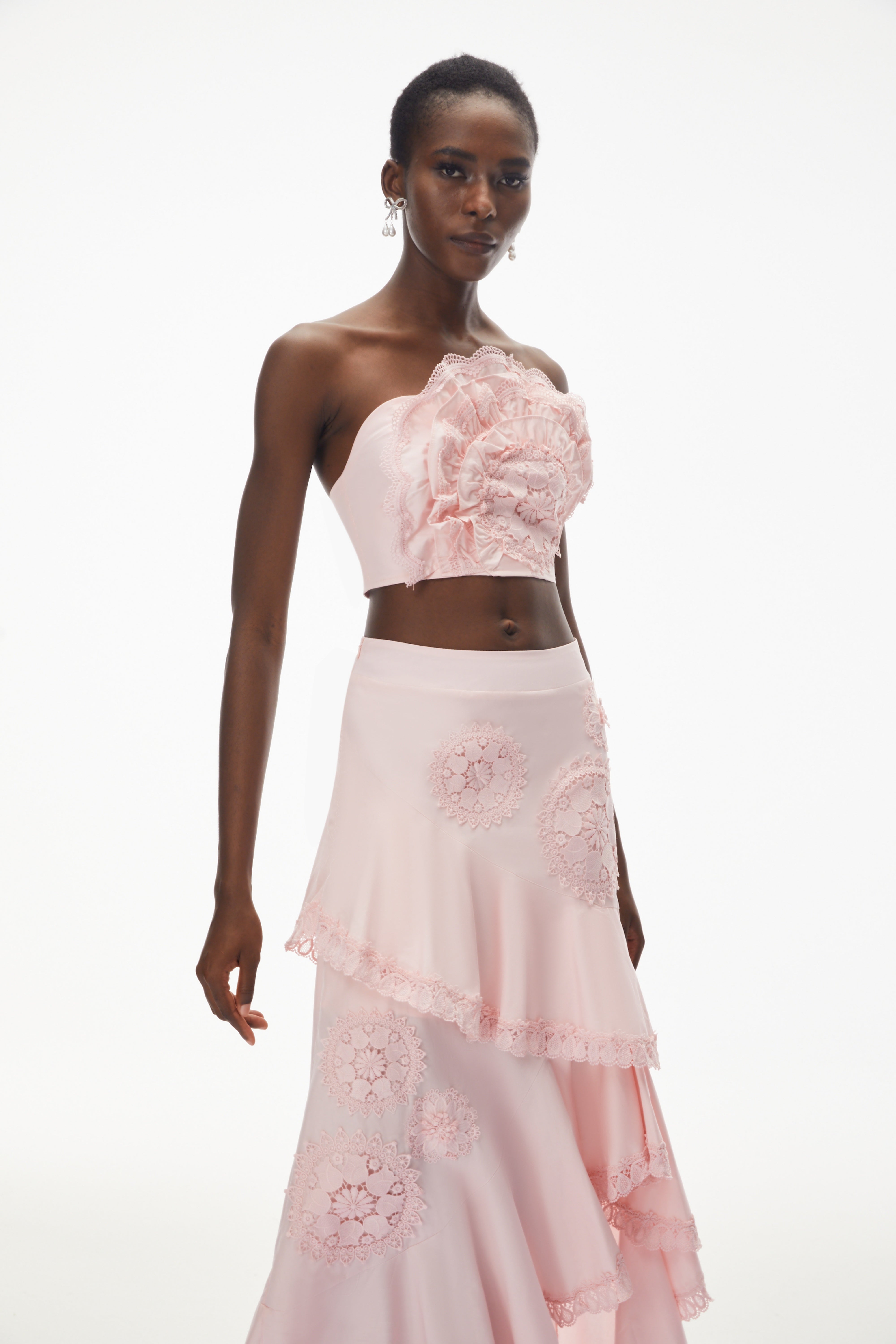 Ensemble Rayhana : haut rose à volants et jupe évasée à fleurs