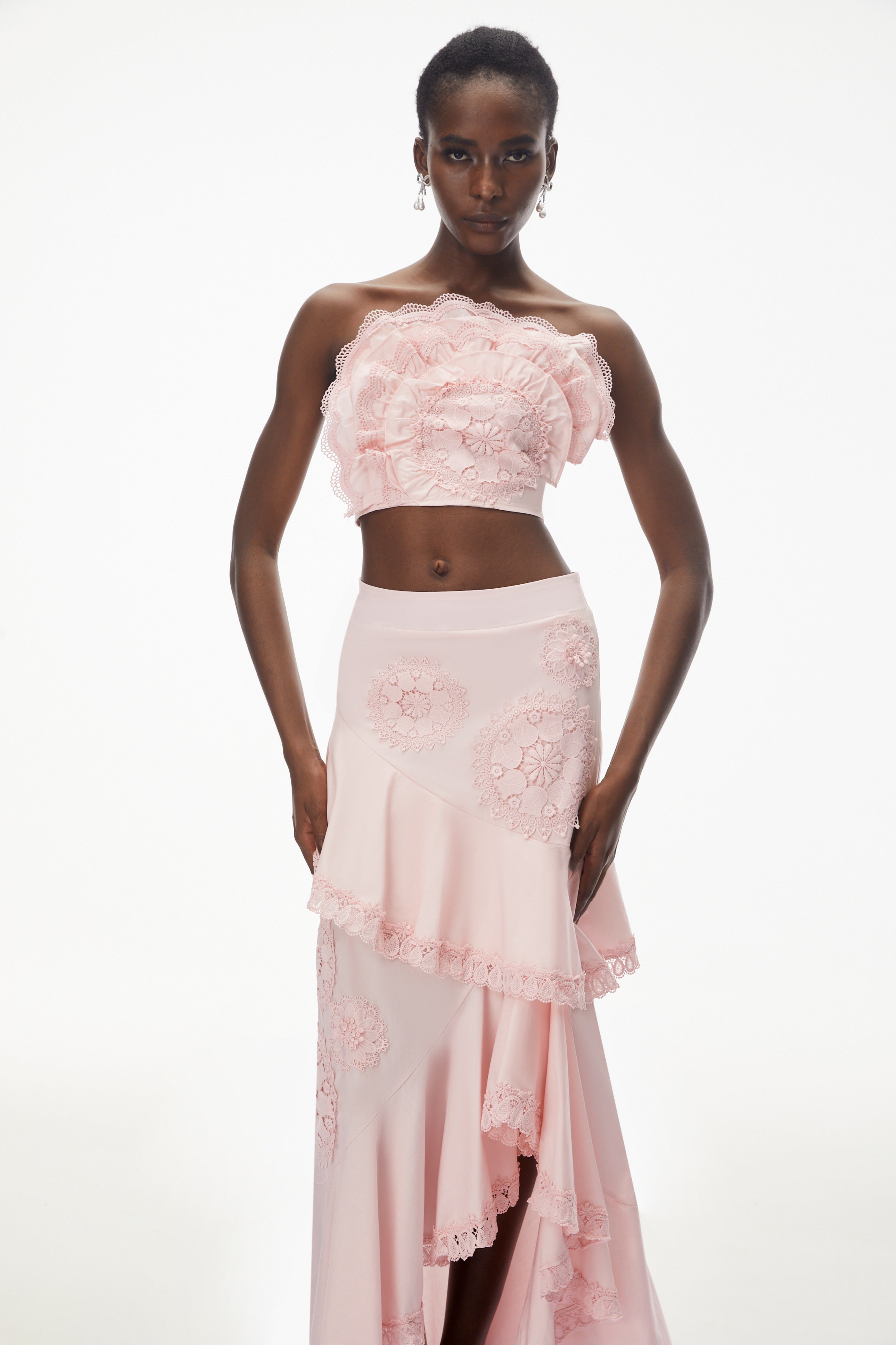 Ensemble Rayhana : haut rose à volants et jupe évasée à fleurs