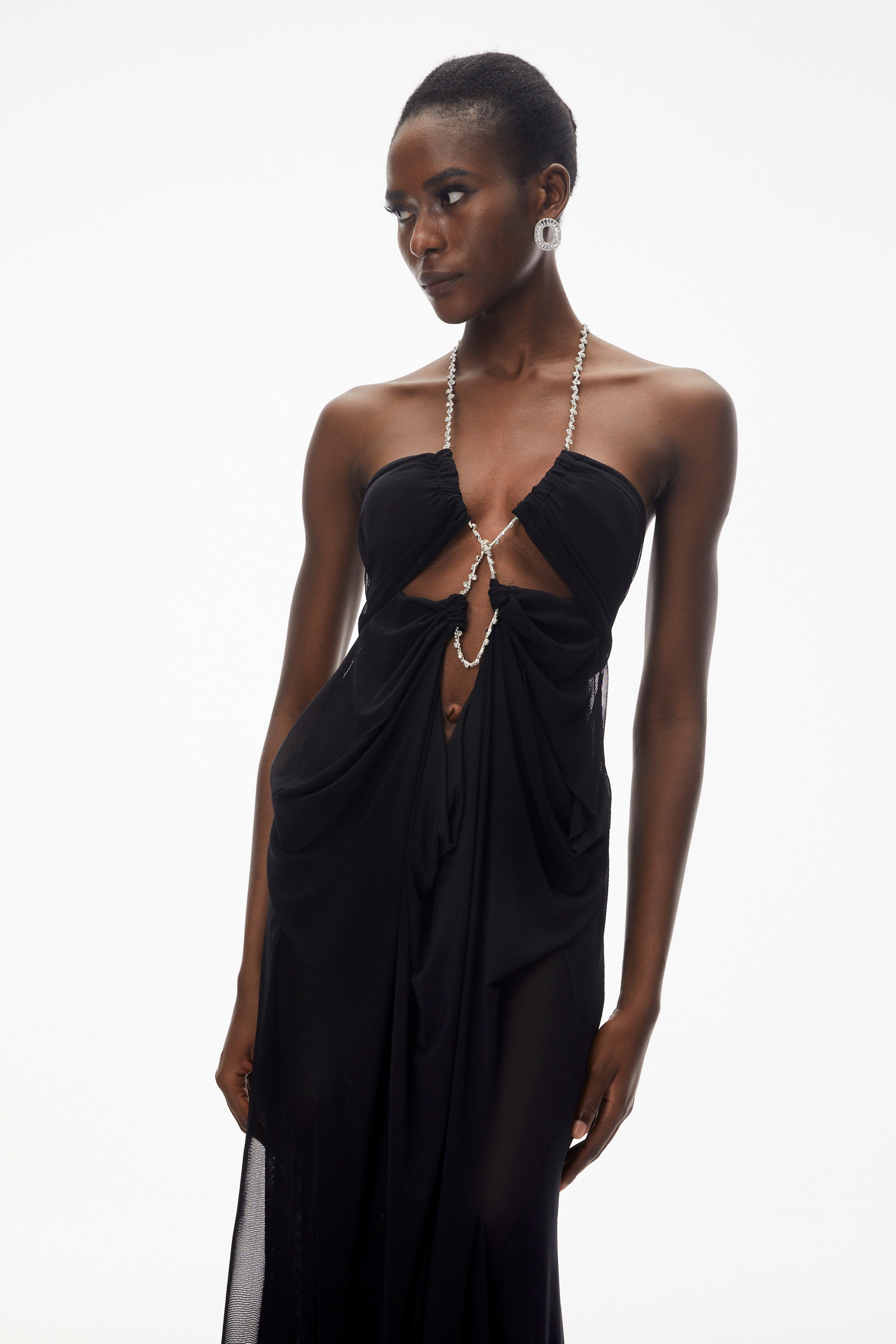 Robe longue noire à dos nu avec découpes ornées de cristaux