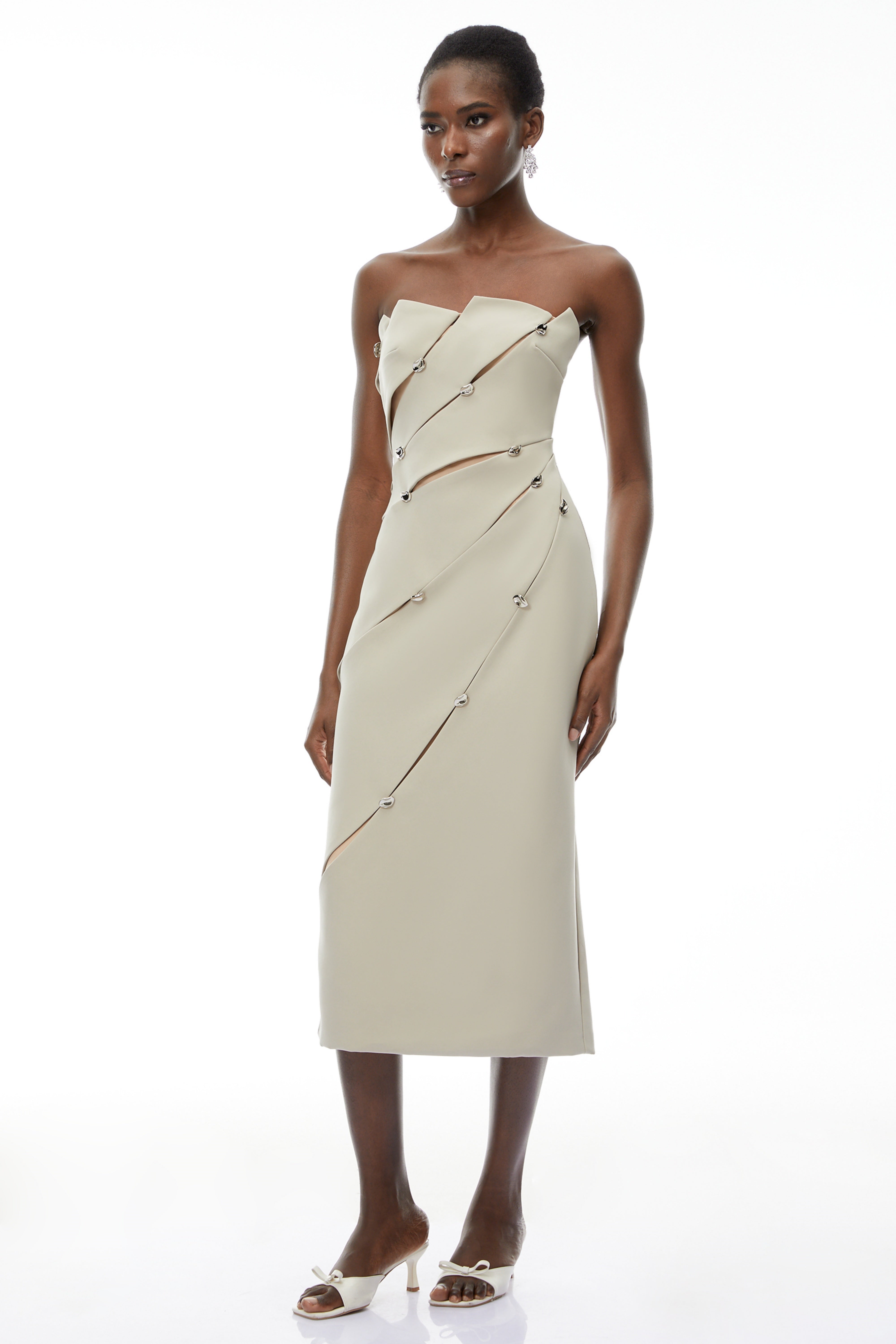Rowena – Khaki-farbenes, asymmetrisches Midi-Kleid mit schulterfreiem Ausschnitt