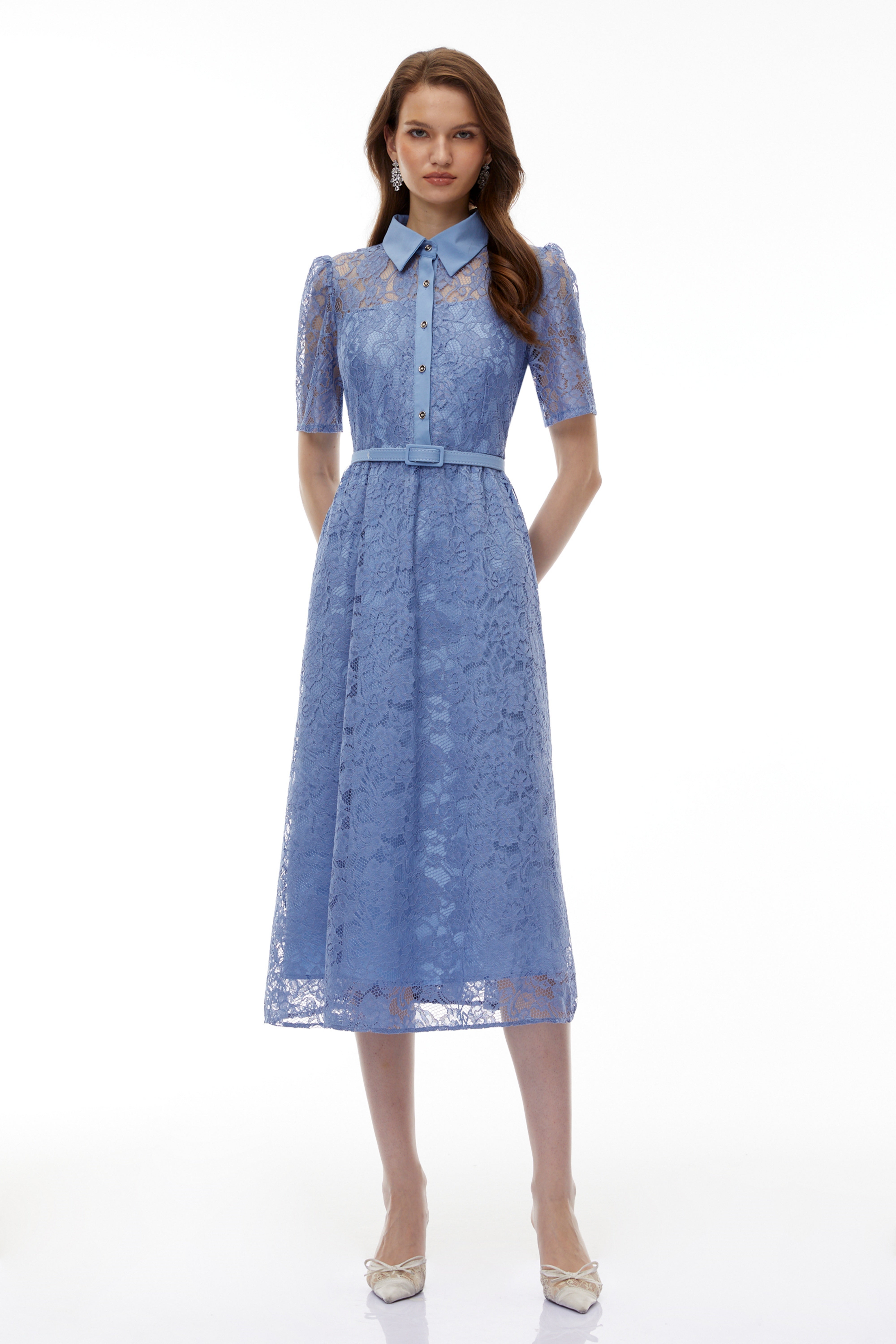 Ruqayya Blaues Midi-Kleid mit Blumenmuster und Spitze