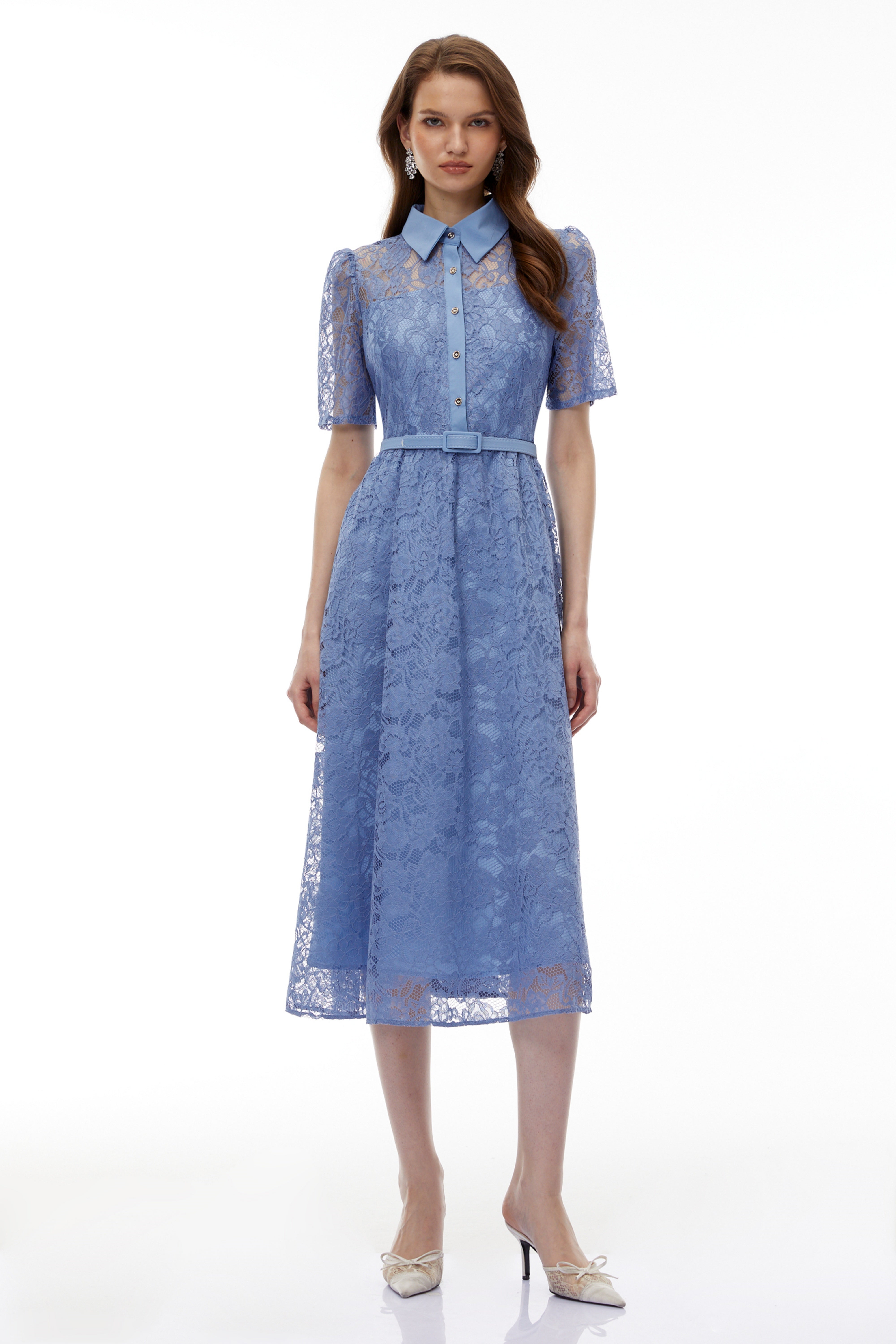 Ruqayya Blaues Midi-Kleid mit Blumenmuster und Spitze