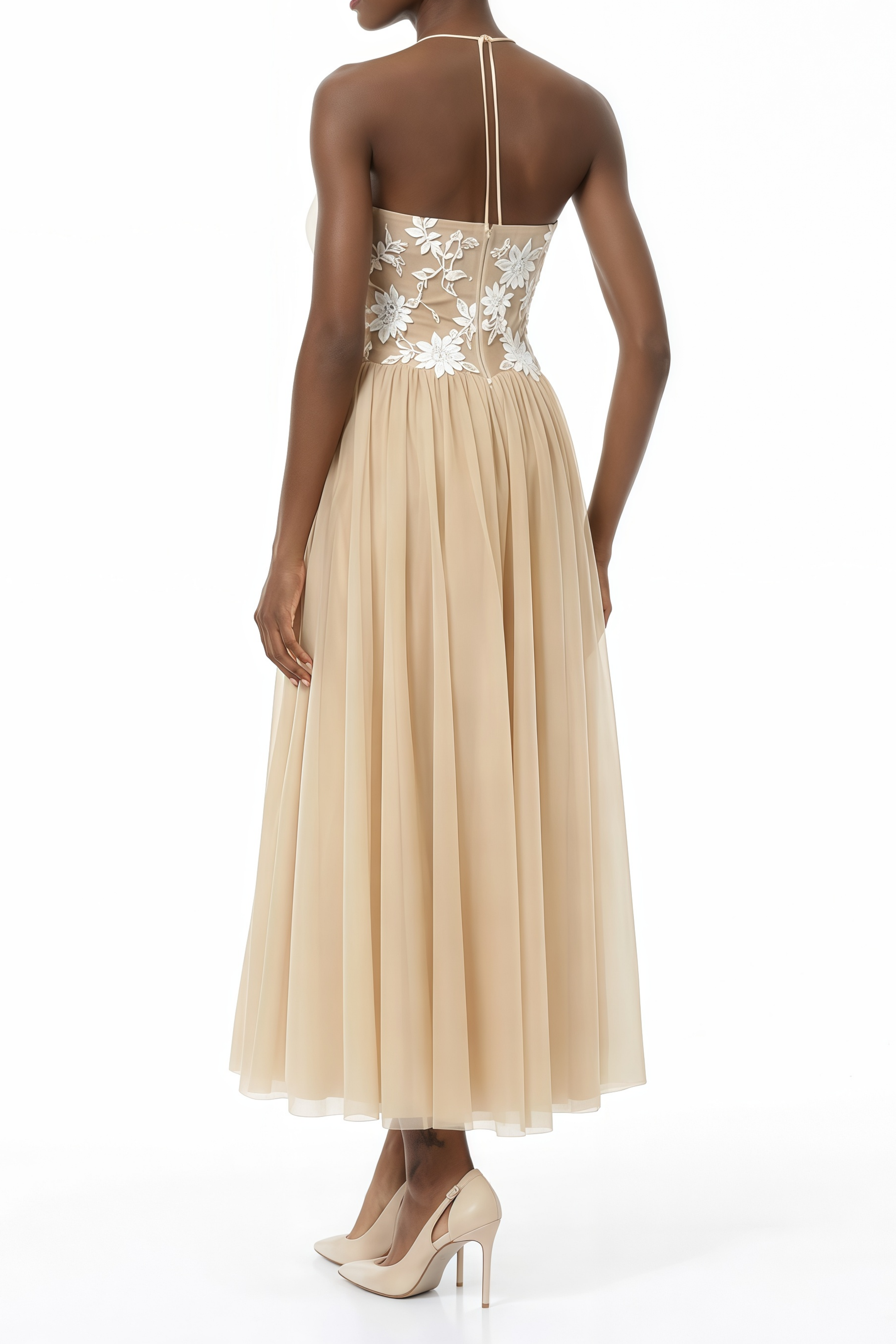 Ruqayya Neutrales, geblümtes, besticktes Maxikleid mit Plissee