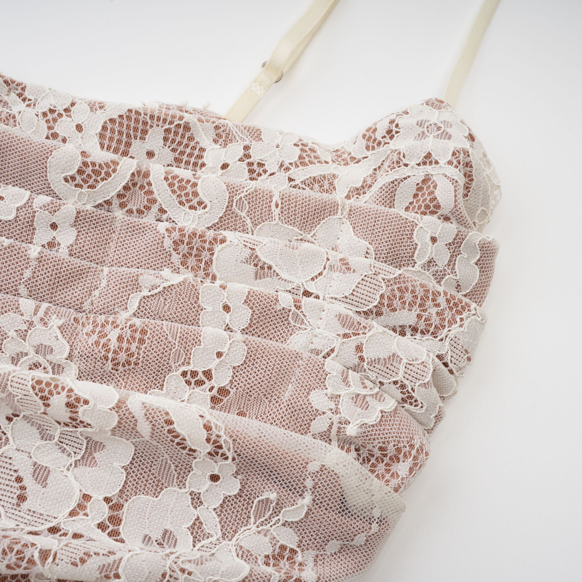 Valérie Maxikleid aus weißem Netzstoff mit Blumenspitze