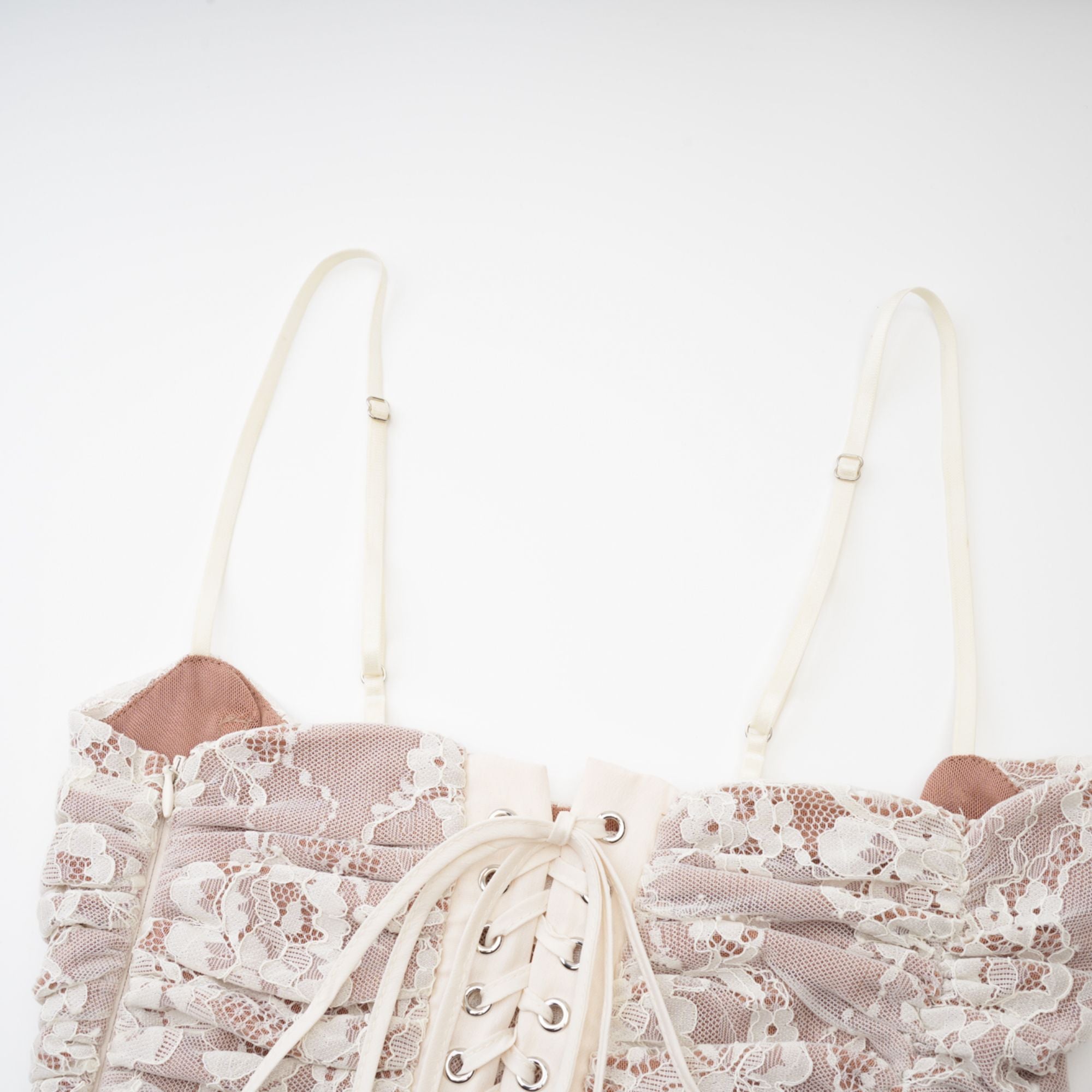 Valérie Maxikleid aus weißem Netzstoff mit Blumenspitze