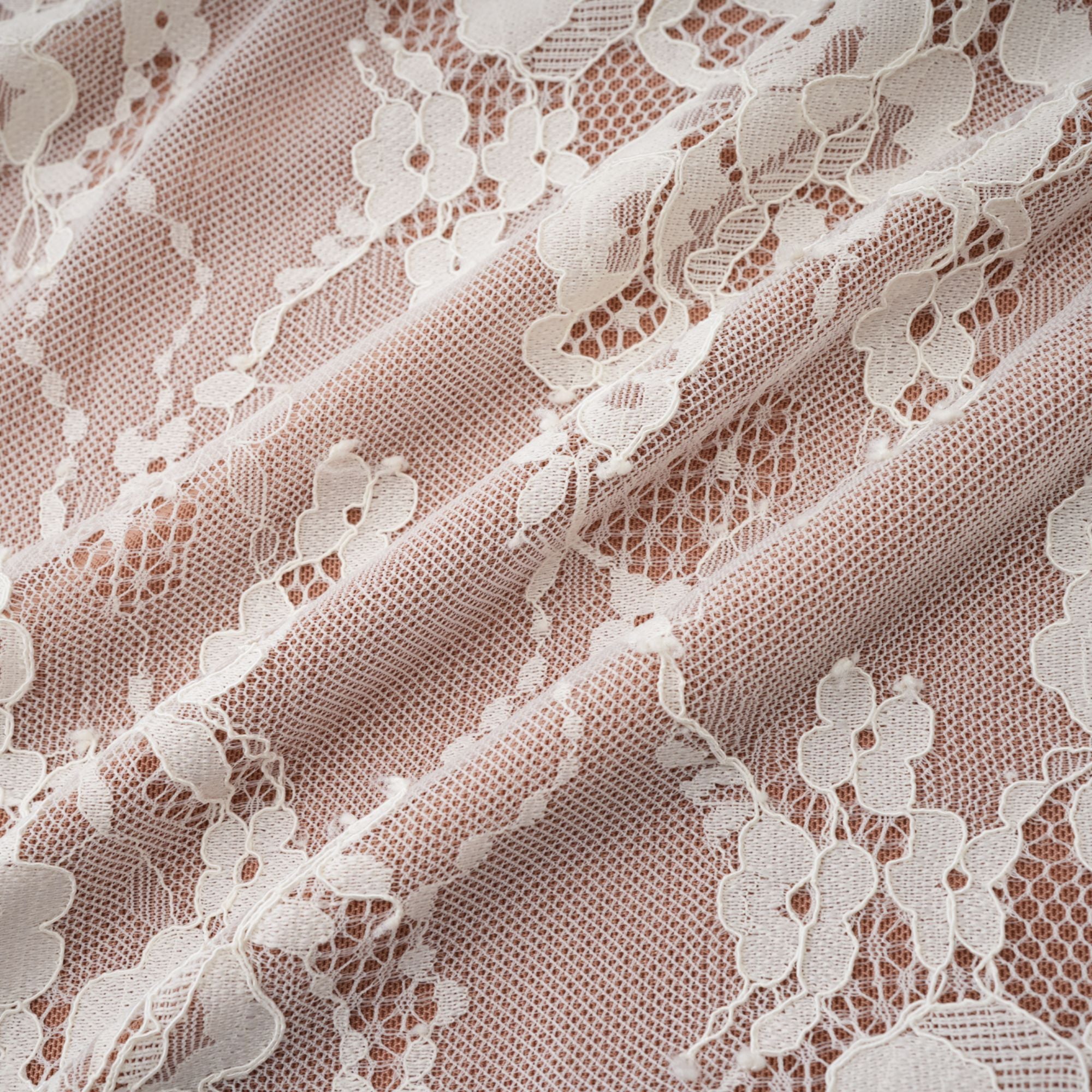 Valérie Maxikleid aus weißem Netzstoff mit Blumenspitze