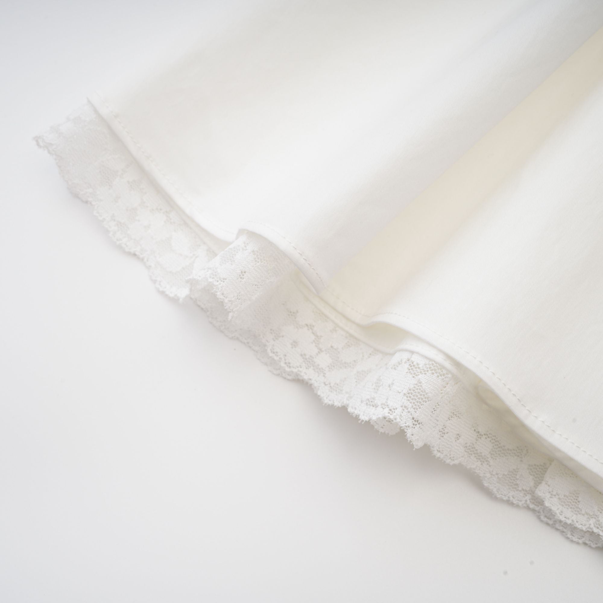 فستان قصير من كاميل باللون الأبيض