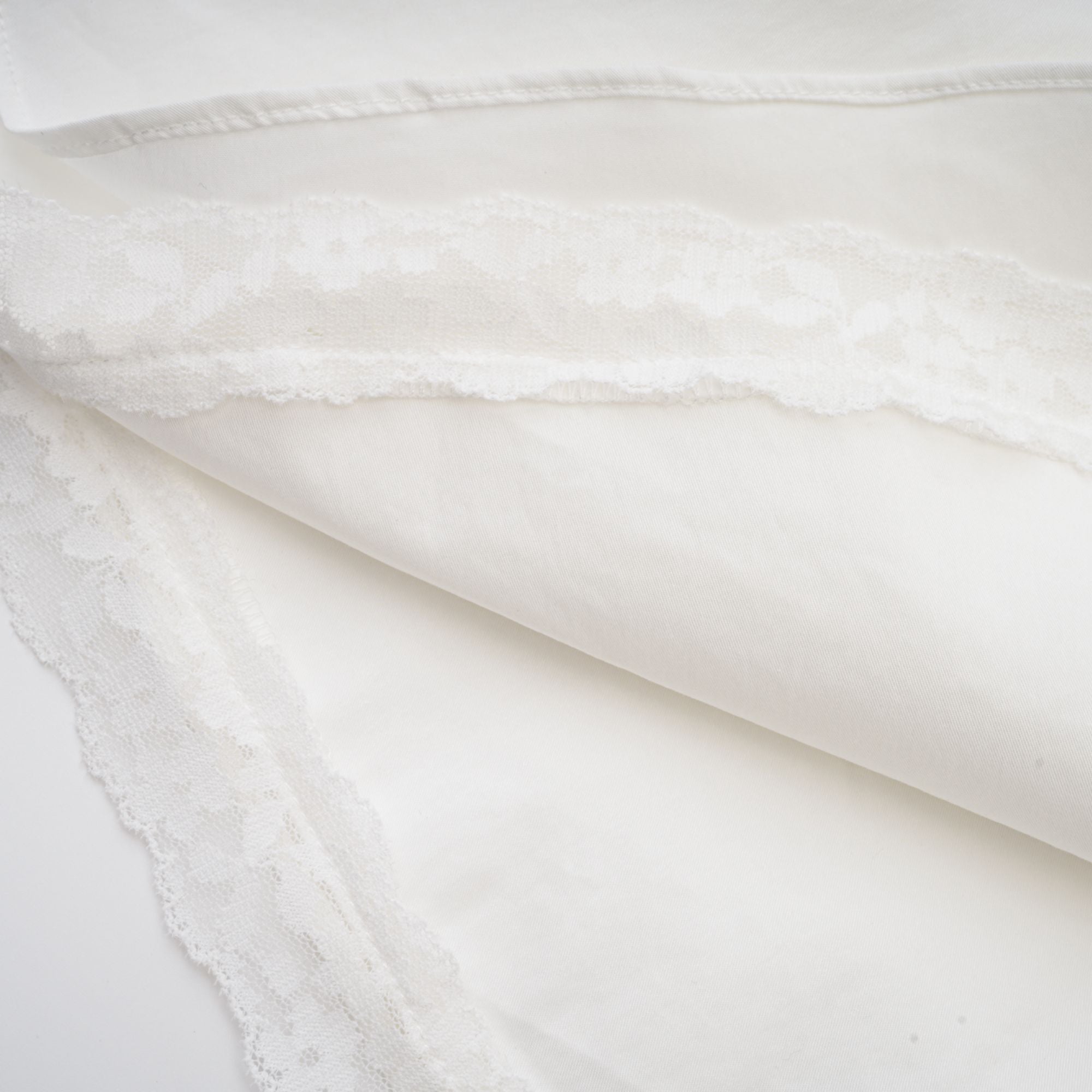 فستان قصير من كاميل باللون الأبيض