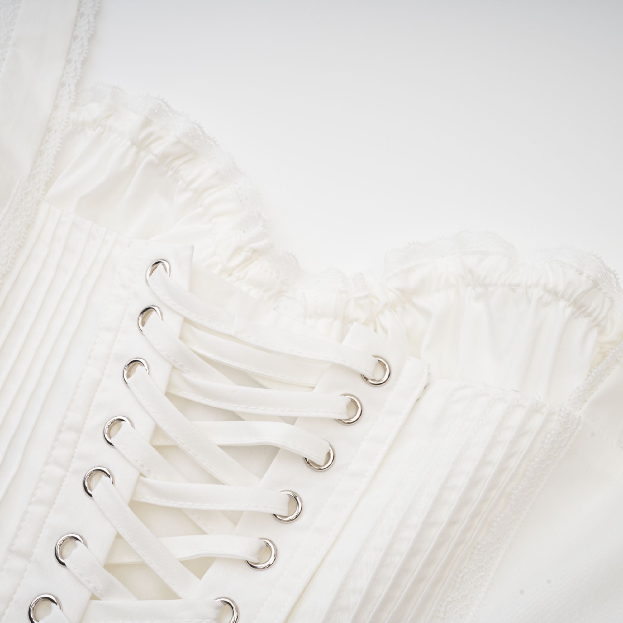 فستان قصير من كاميل باللون الأبيض