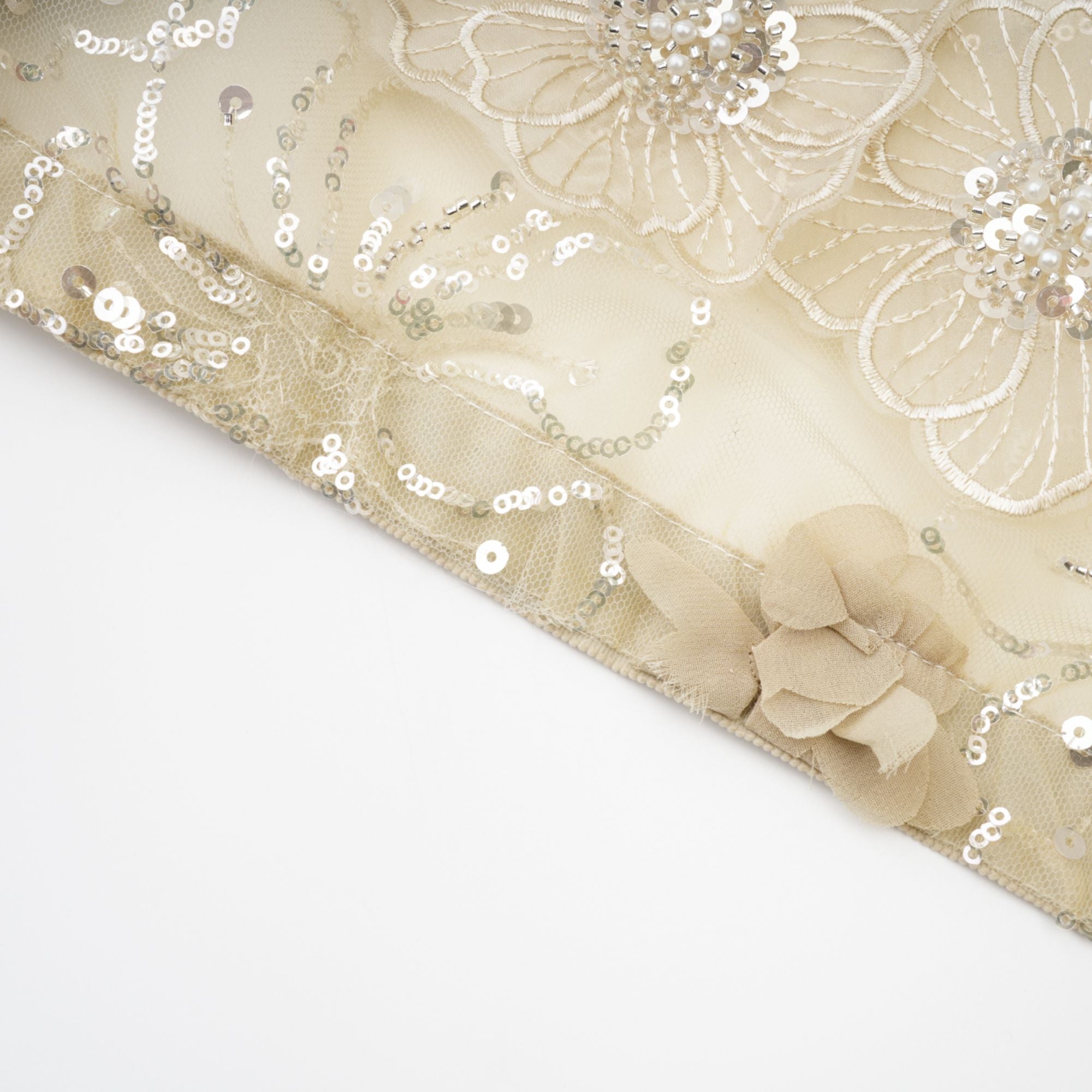 سترة ليان خفيفة فاخرة من الأورجانزا المزينة بالخرز على شكل زهرة شبه شفافة