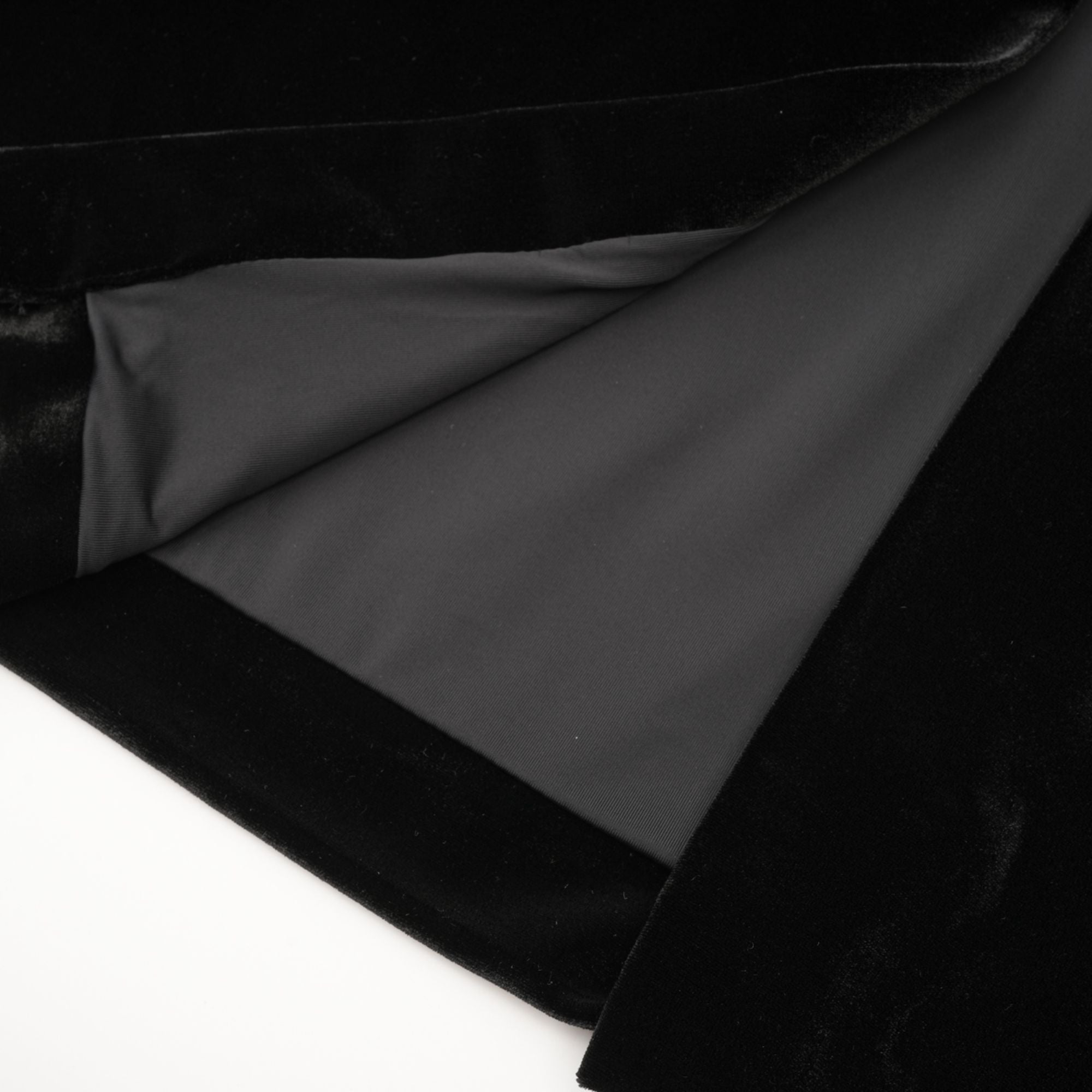 فستان لوسينا المخملي المزين باللؤلؤ الصناعي