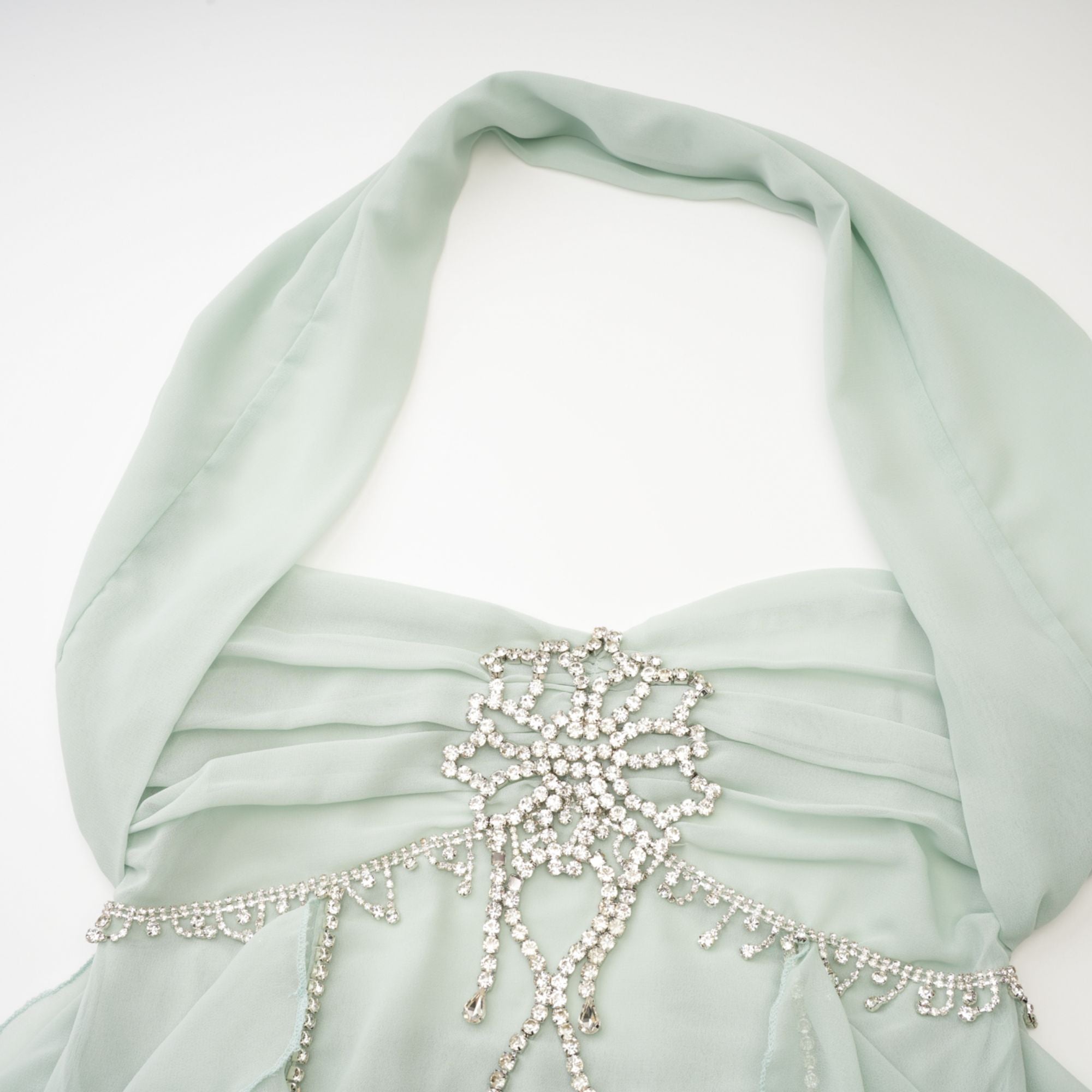 فستان ساليلا متوسط الطول مزين بالكشكشة